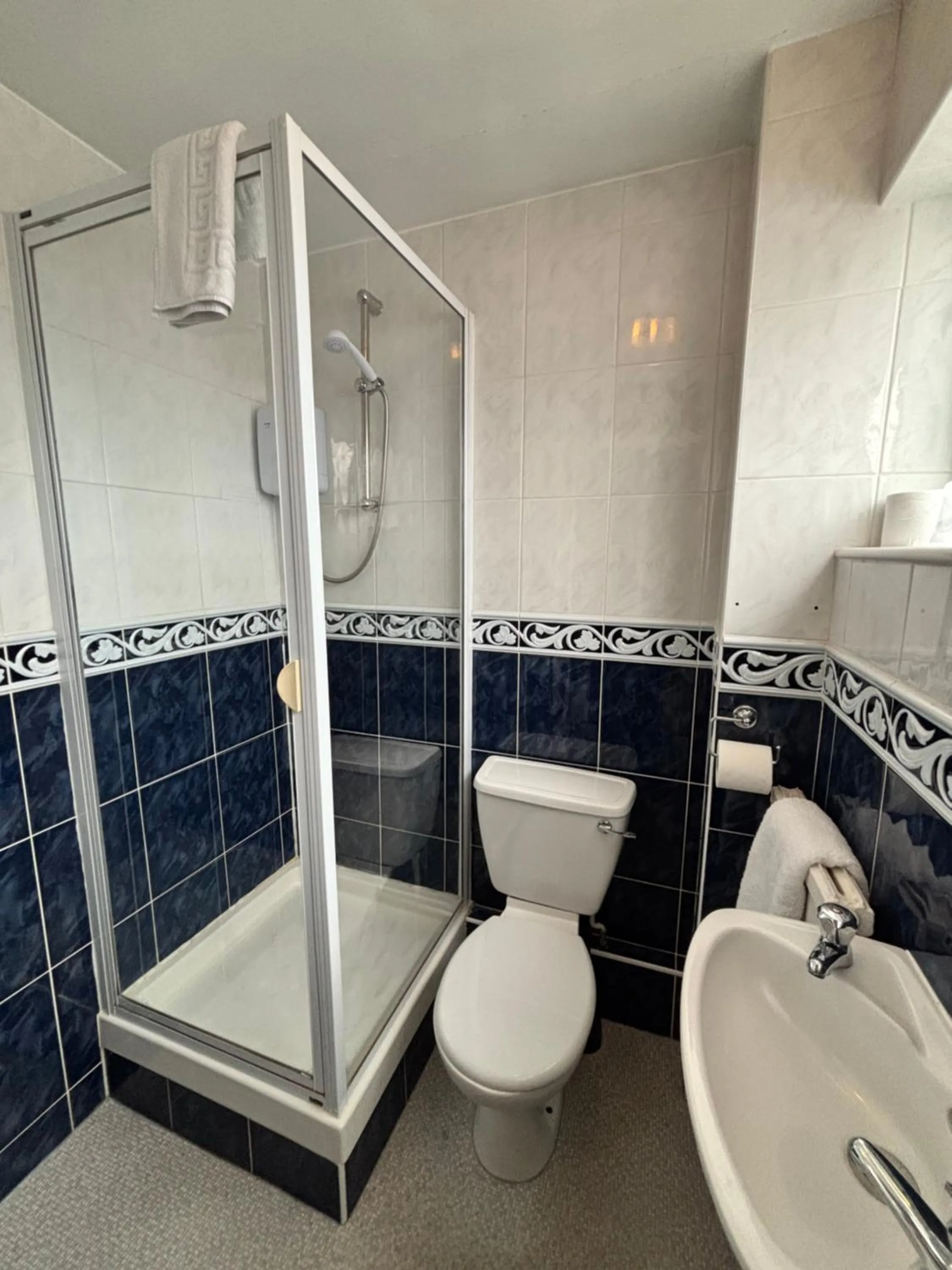 Bathroom in The Old Lamb