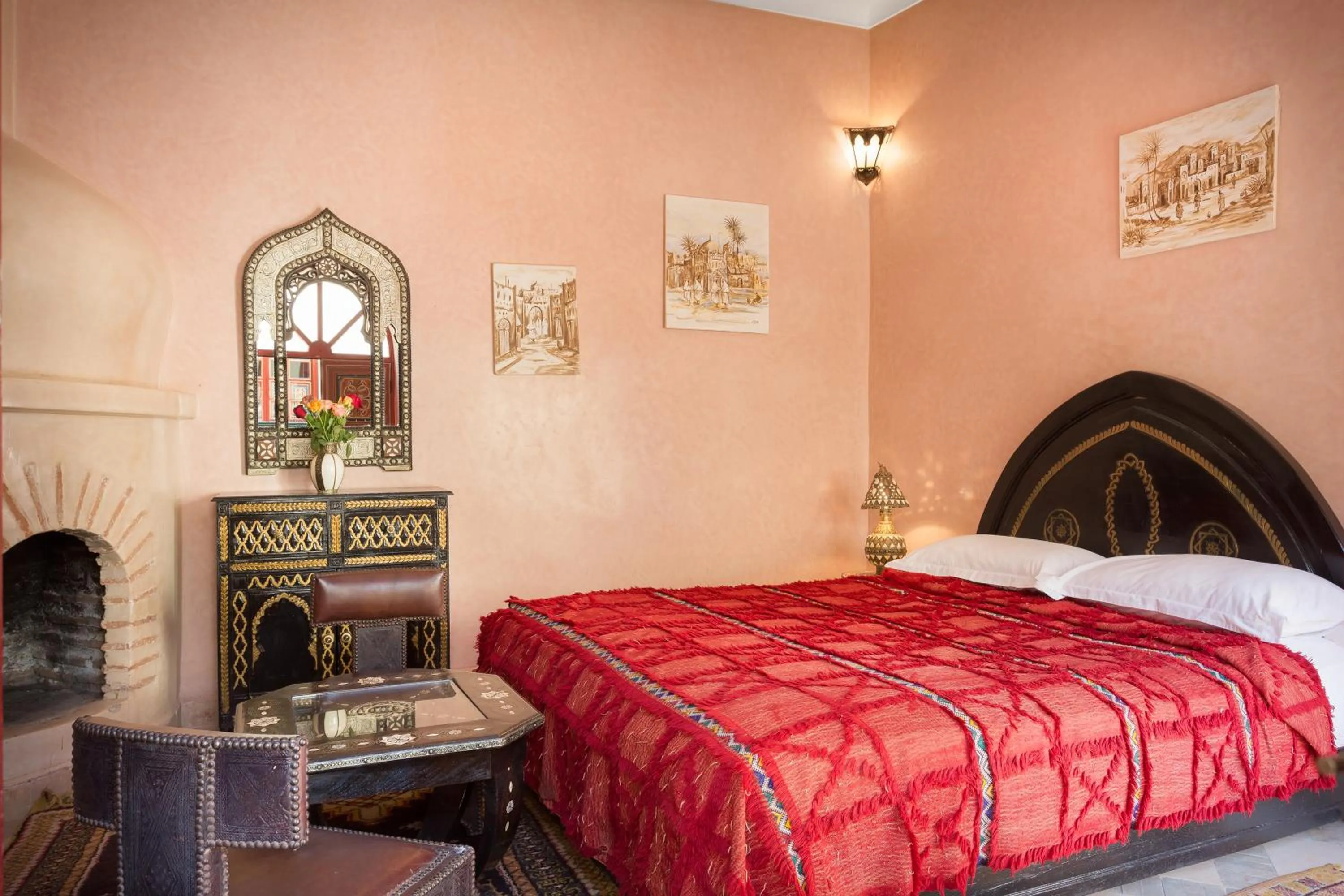 Photo of the whole room, Bed in Riad Julia
