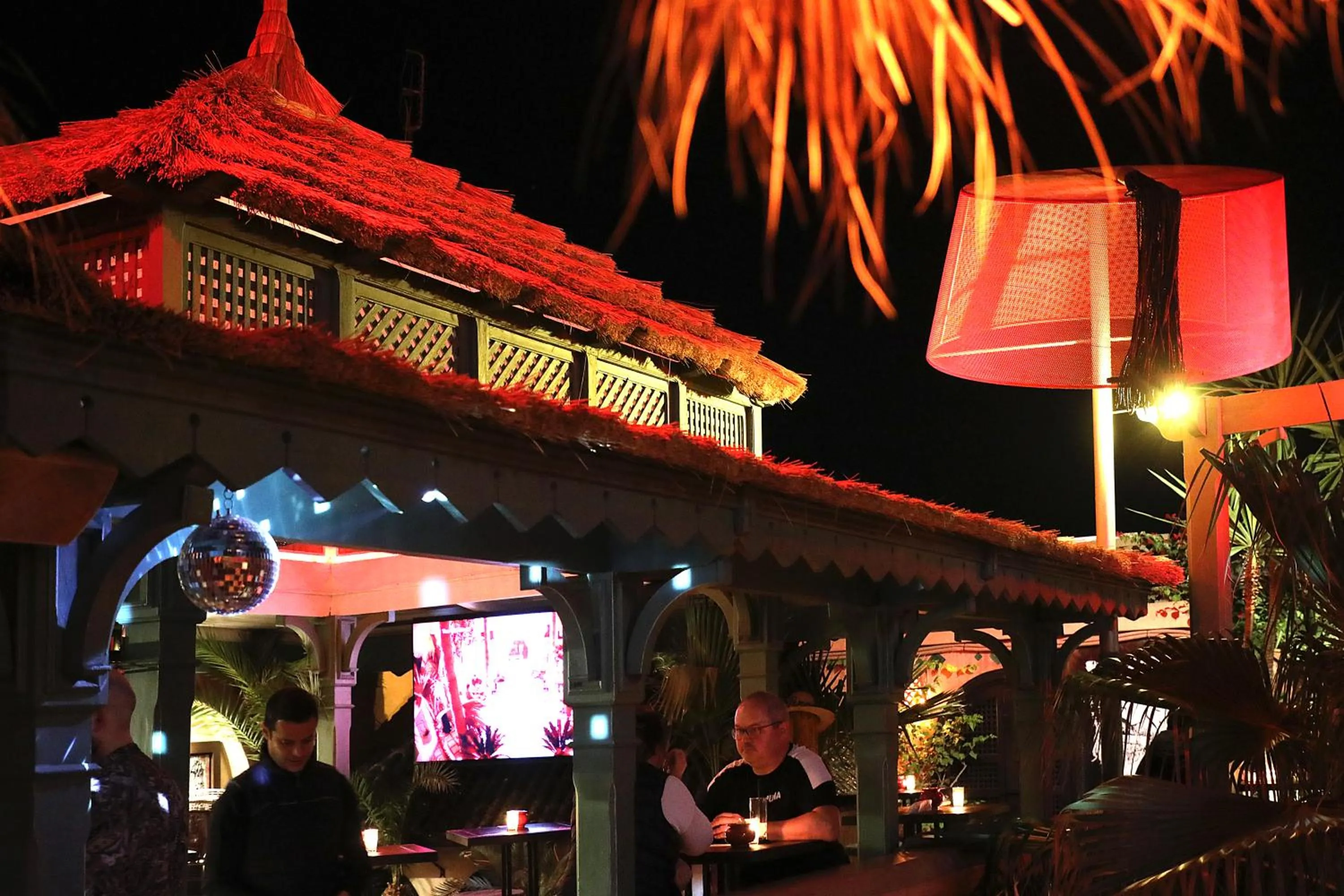 Restaurant/places to eat in Riad Monceau