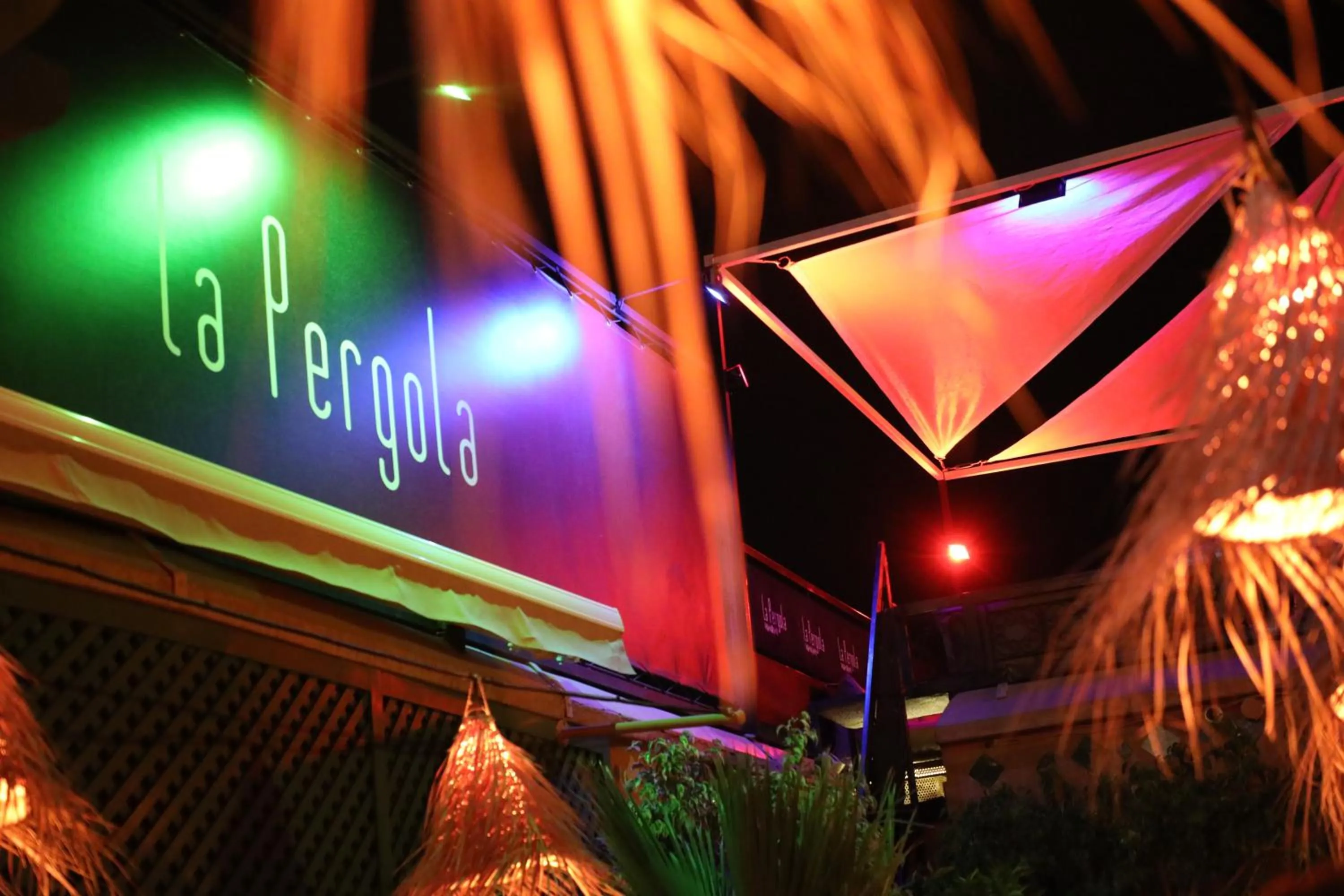 Restaurant/places to eat in Riad Monceau