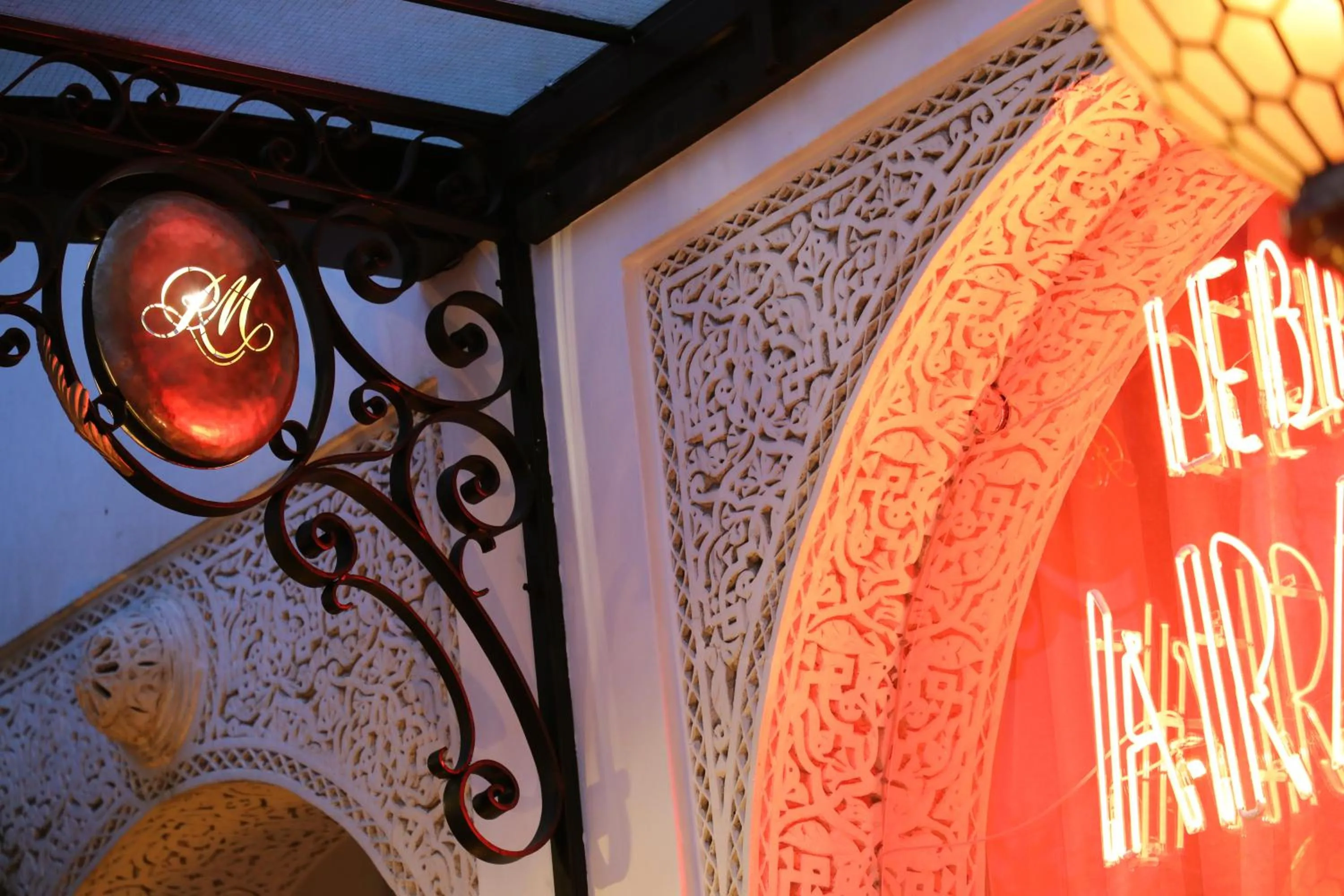 Restaurant/places to eat in Riad Monceau