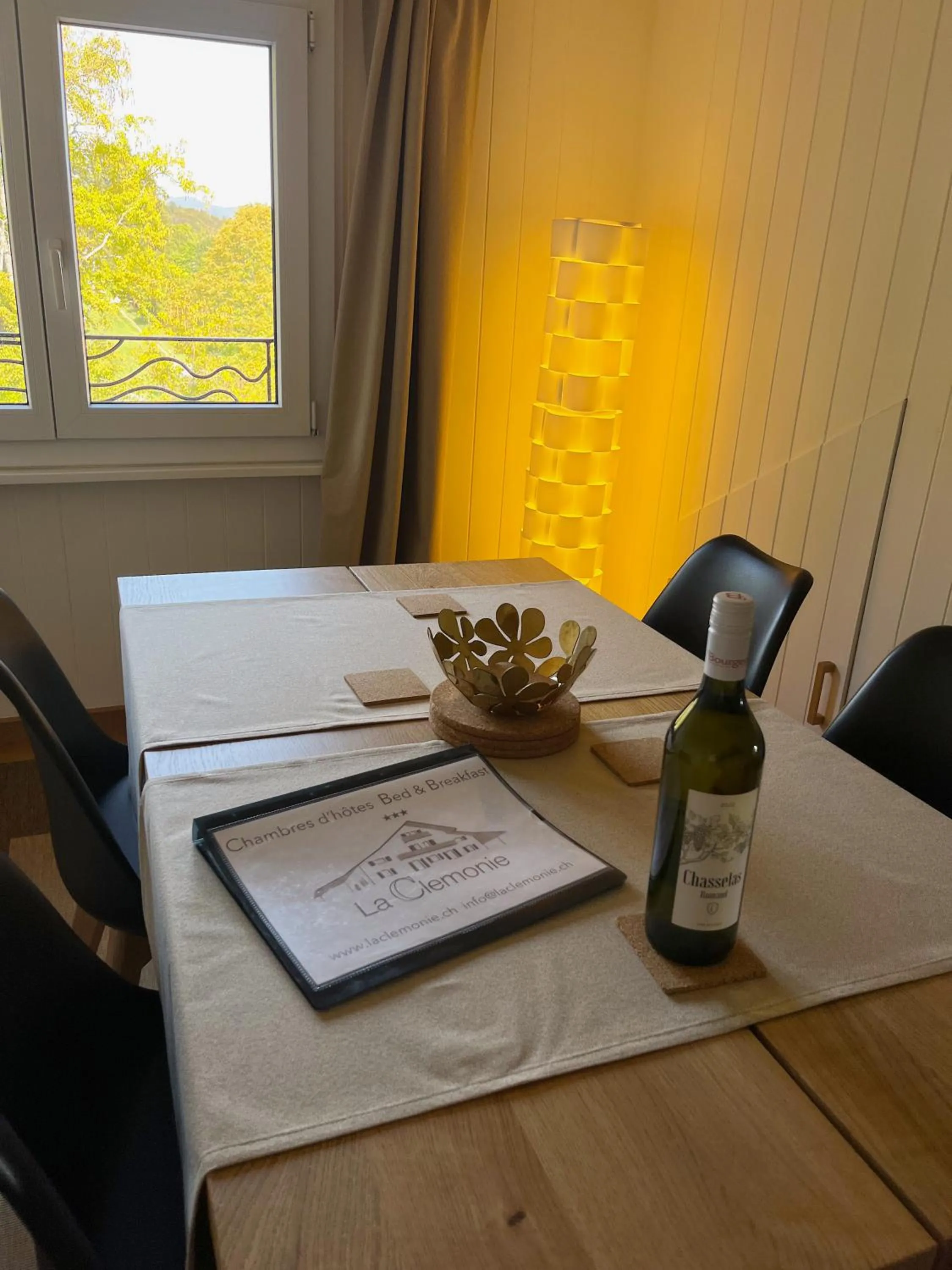 Dining area in BnB La Clemonie