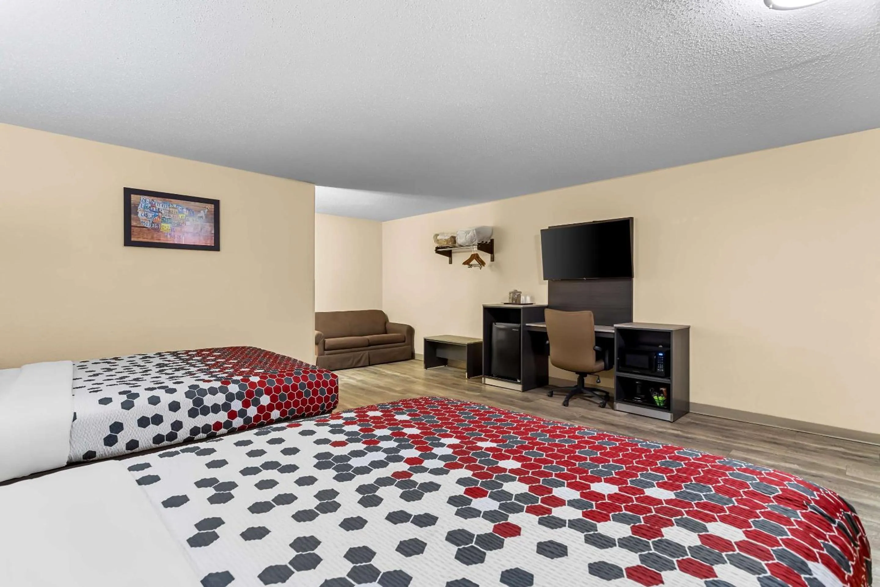 Bedroom, Bed in Econo Lodge Inn & Suites Santa Rosa