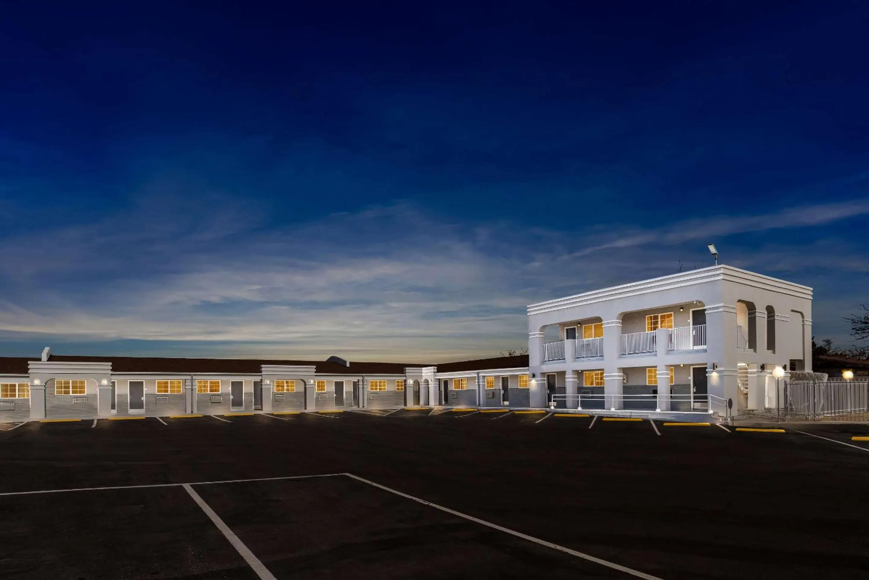 Property building in Econo Lodge Inn & Suites Santa Rosa