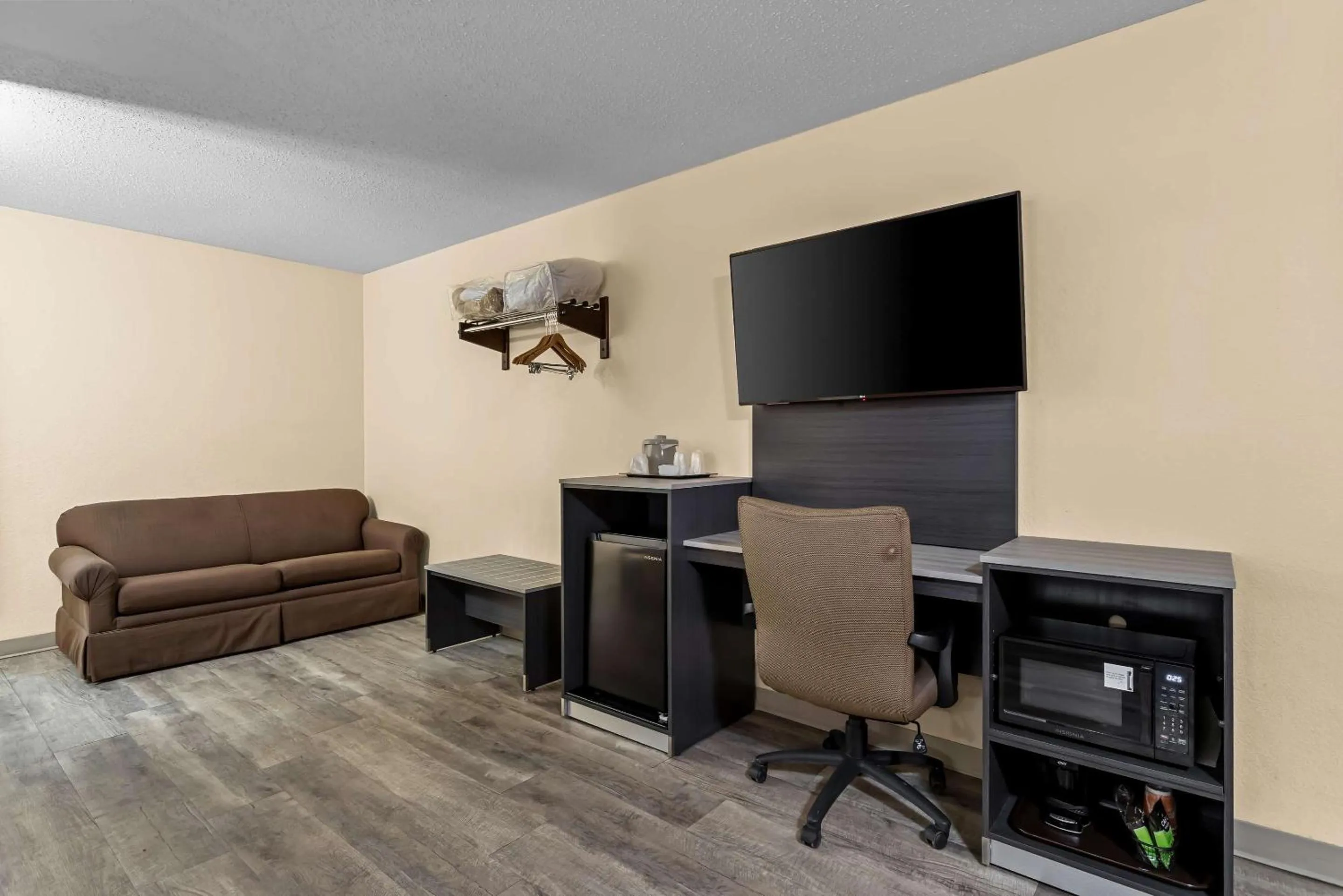 Bedroom in Econo Lodge Inn & Suites Santa Rosa