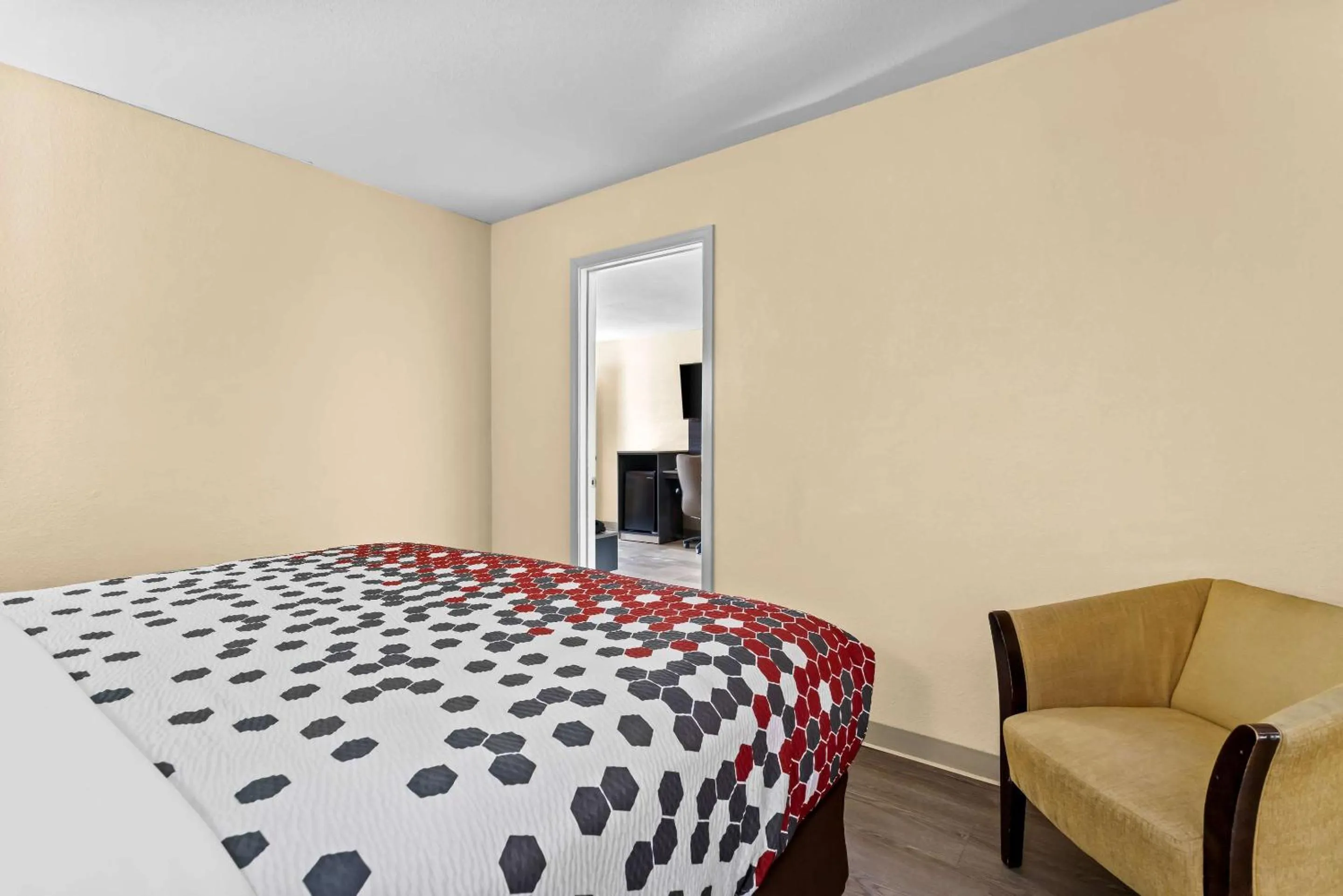 Bedroom, Bed in Econo Lodge Inn & Suites Santa Rosa