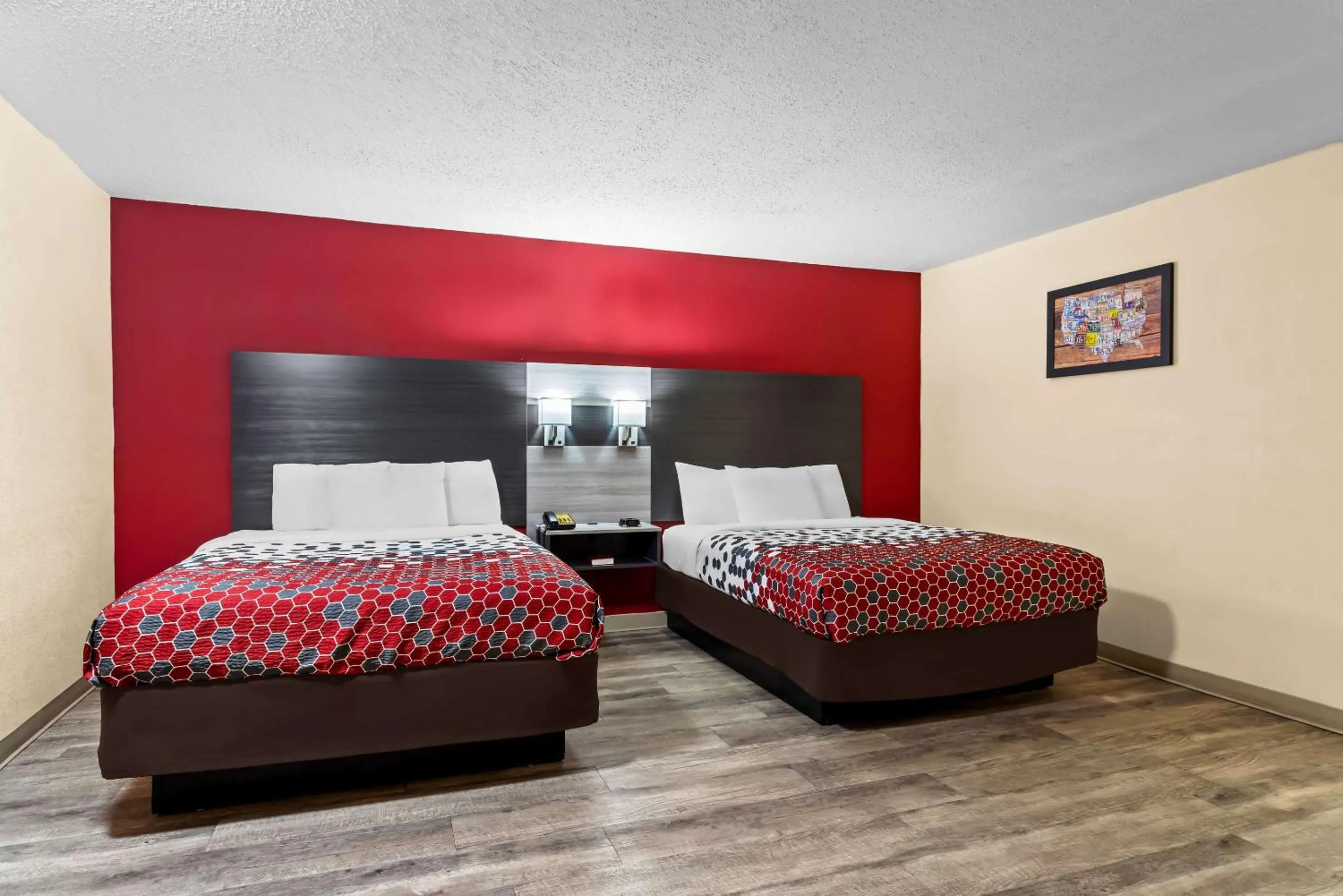 Bedroom, Bed in Econo Lodge Inn & Suites Santa Rosa