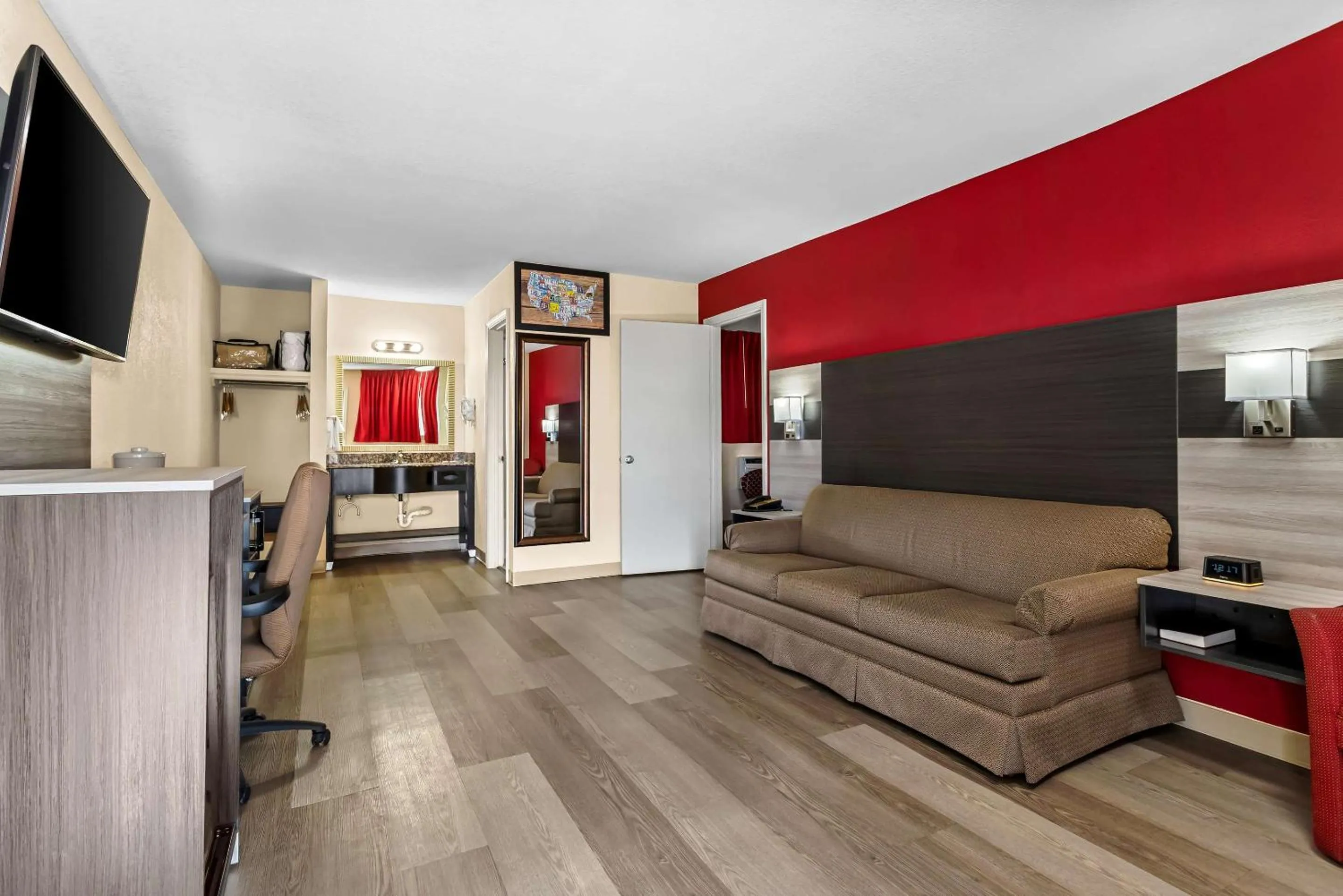 Bedroom in Econo Lodge Inn & Suites Santa Rosa