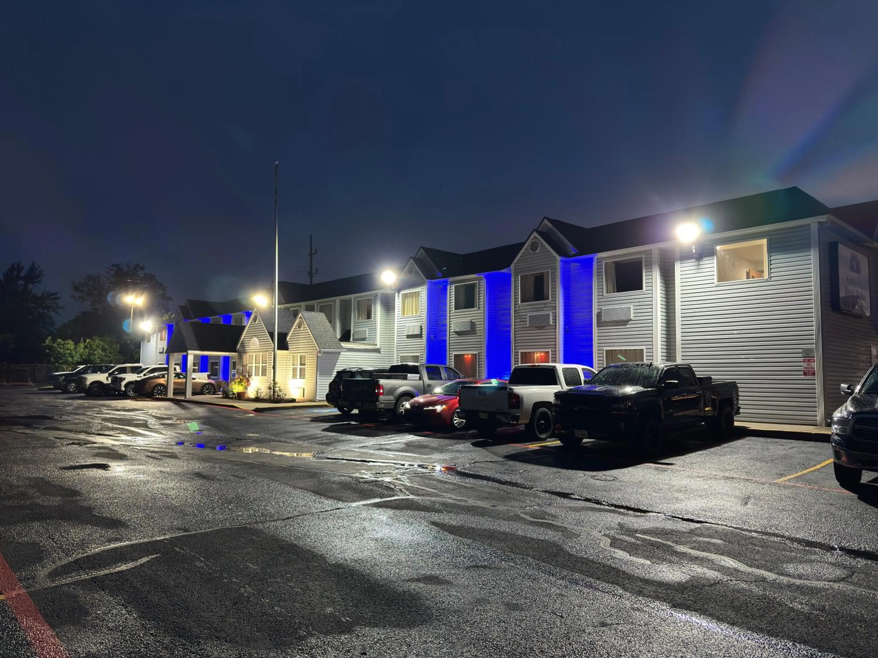 Night in Americas Best Value Inn and Suites Ada