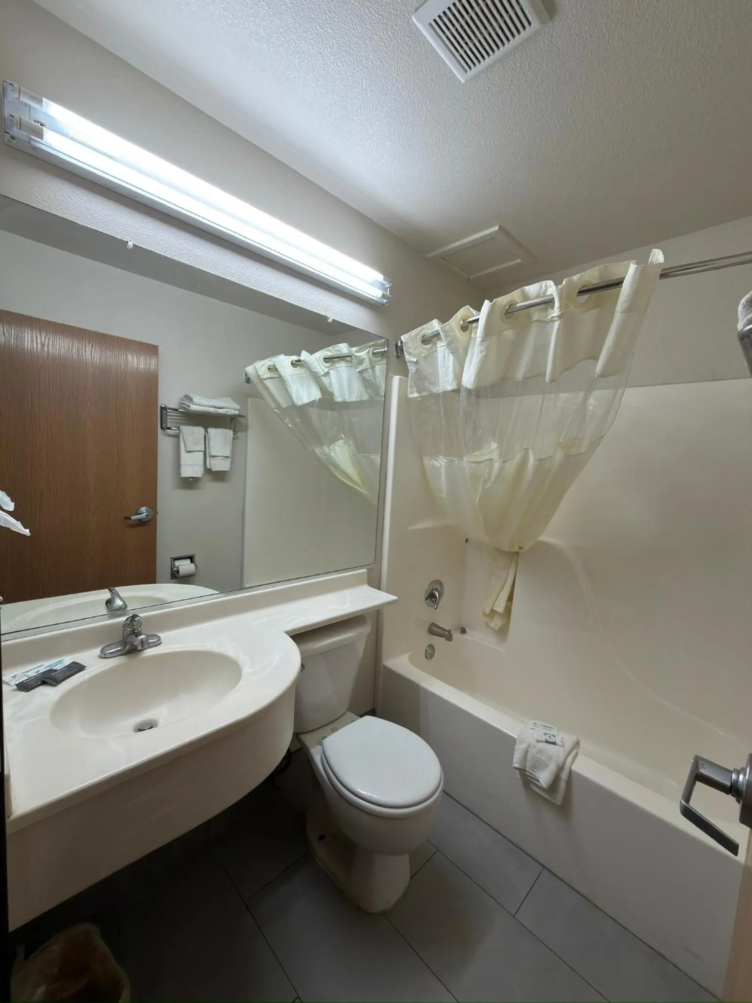 Shower in Americas Best Value Inn and Suites Ada