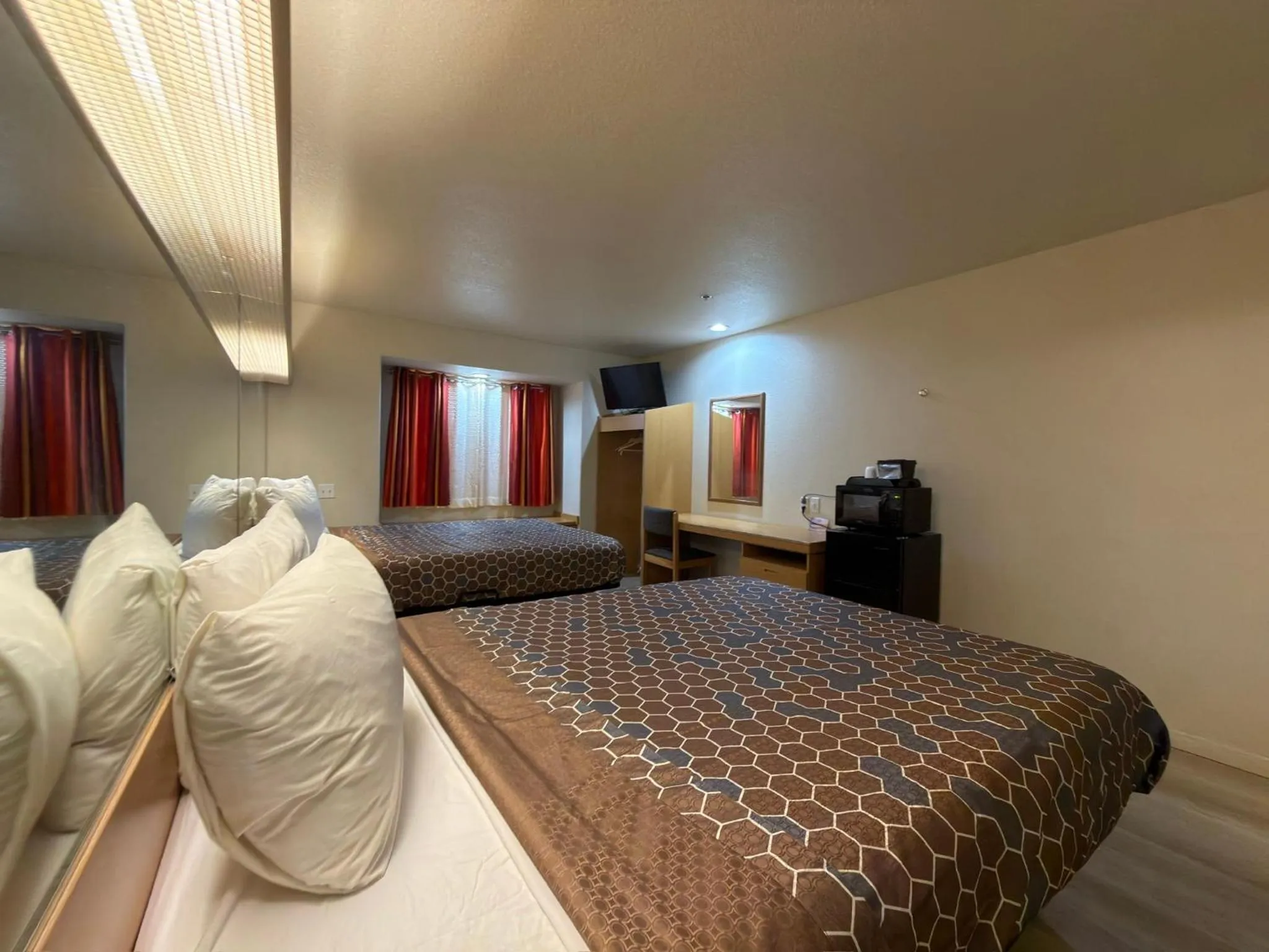 Bed in Americas Best Value Inn and Suites Ada