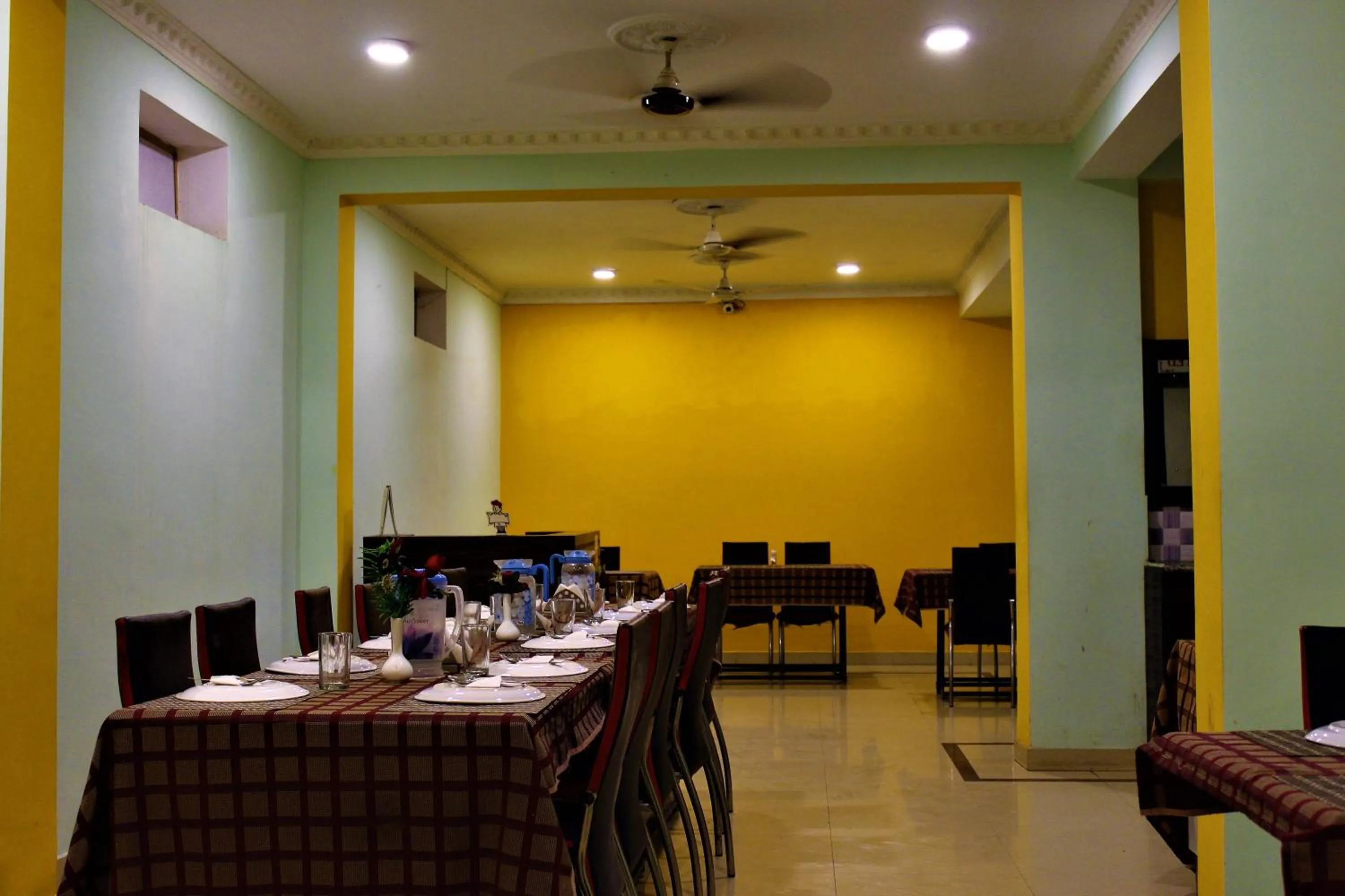 Restaurant/places to eat in HOTEL PARK LAGOON