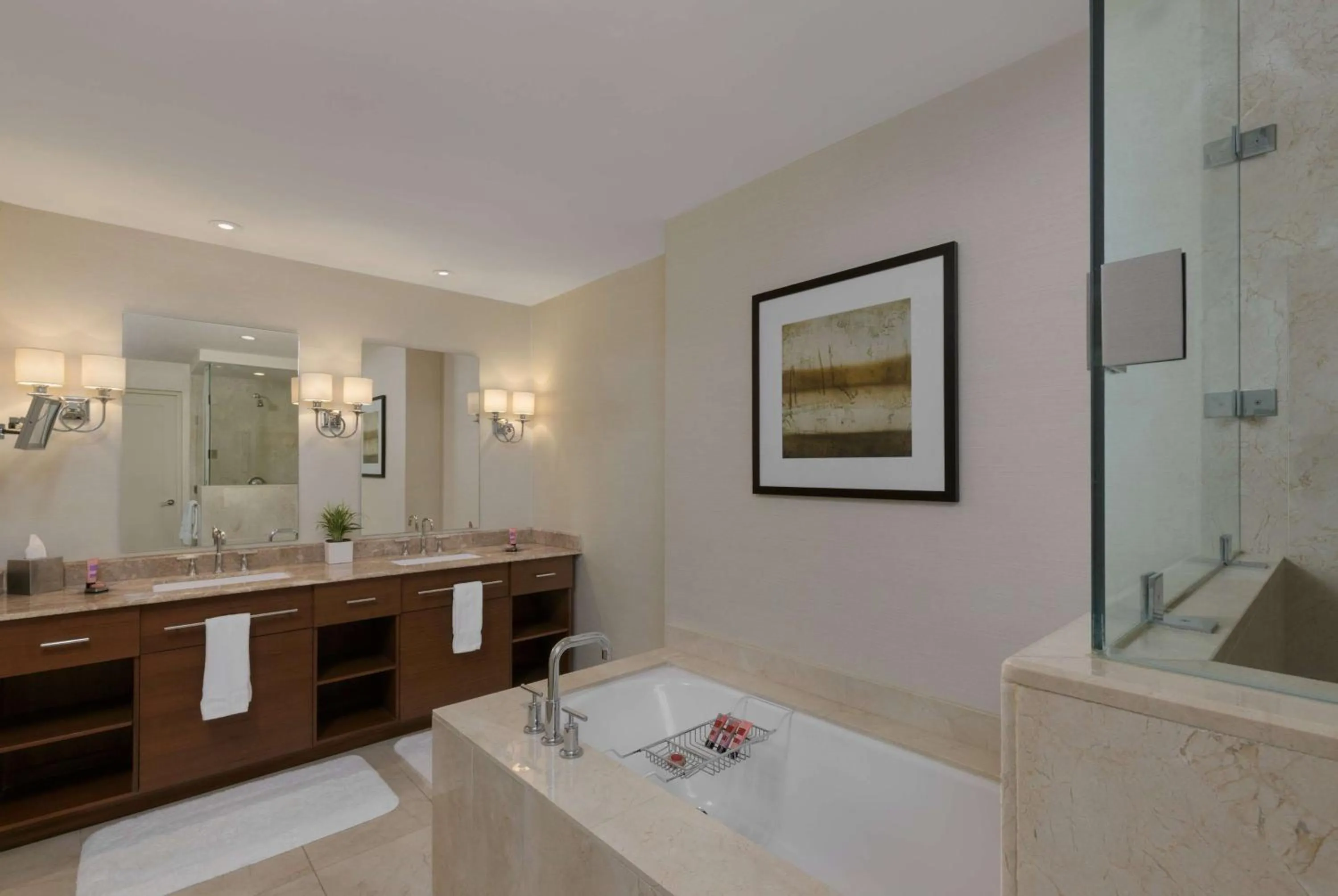 TV and multimedia in Bristol Panama, a Registry Collection Hotel