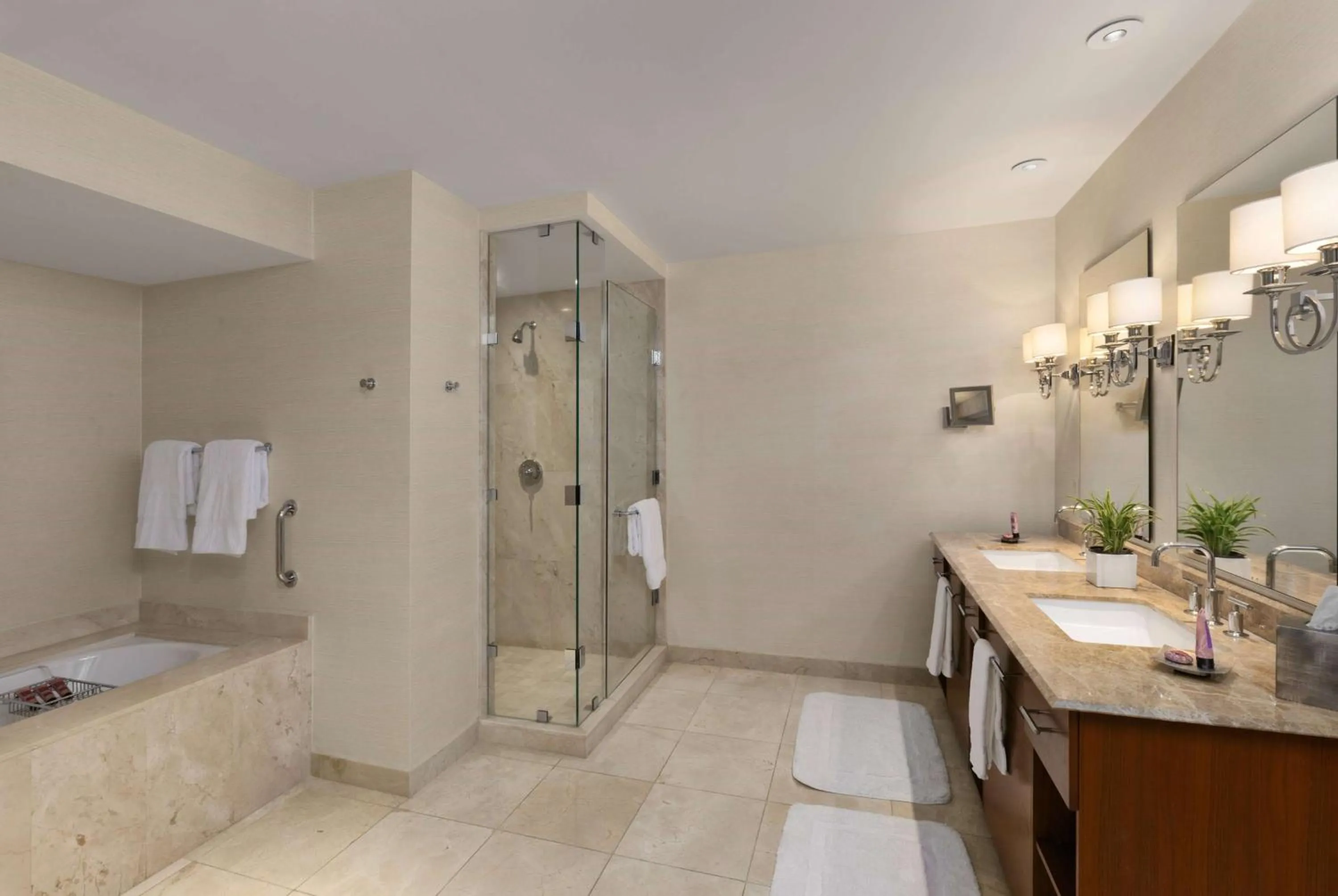 TV and multimedia in Bristol Panama, a Registry Collection Hotel