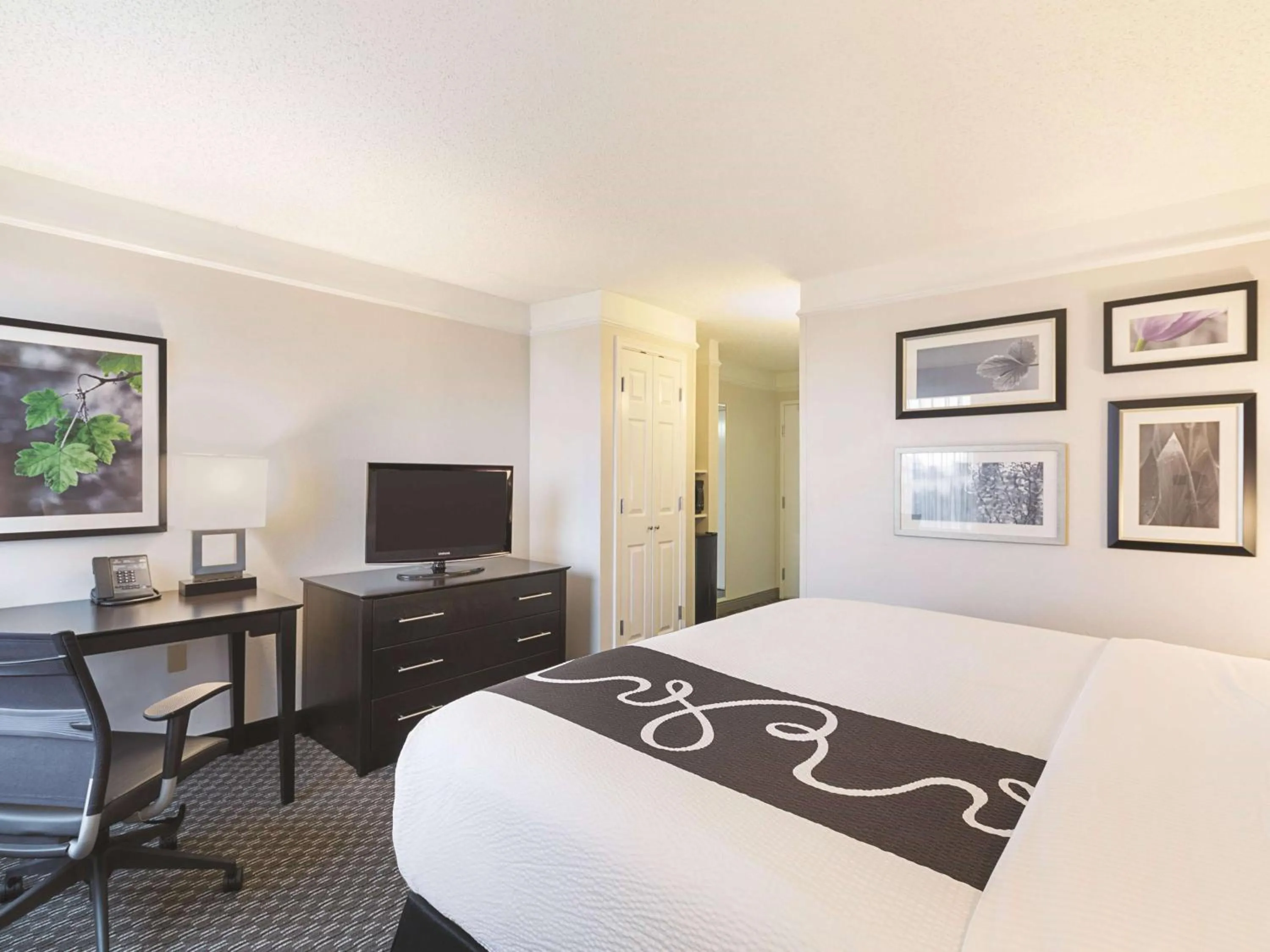 Photo of the whole room, Bed in La Quinta by Wyndham Austin Round Rock