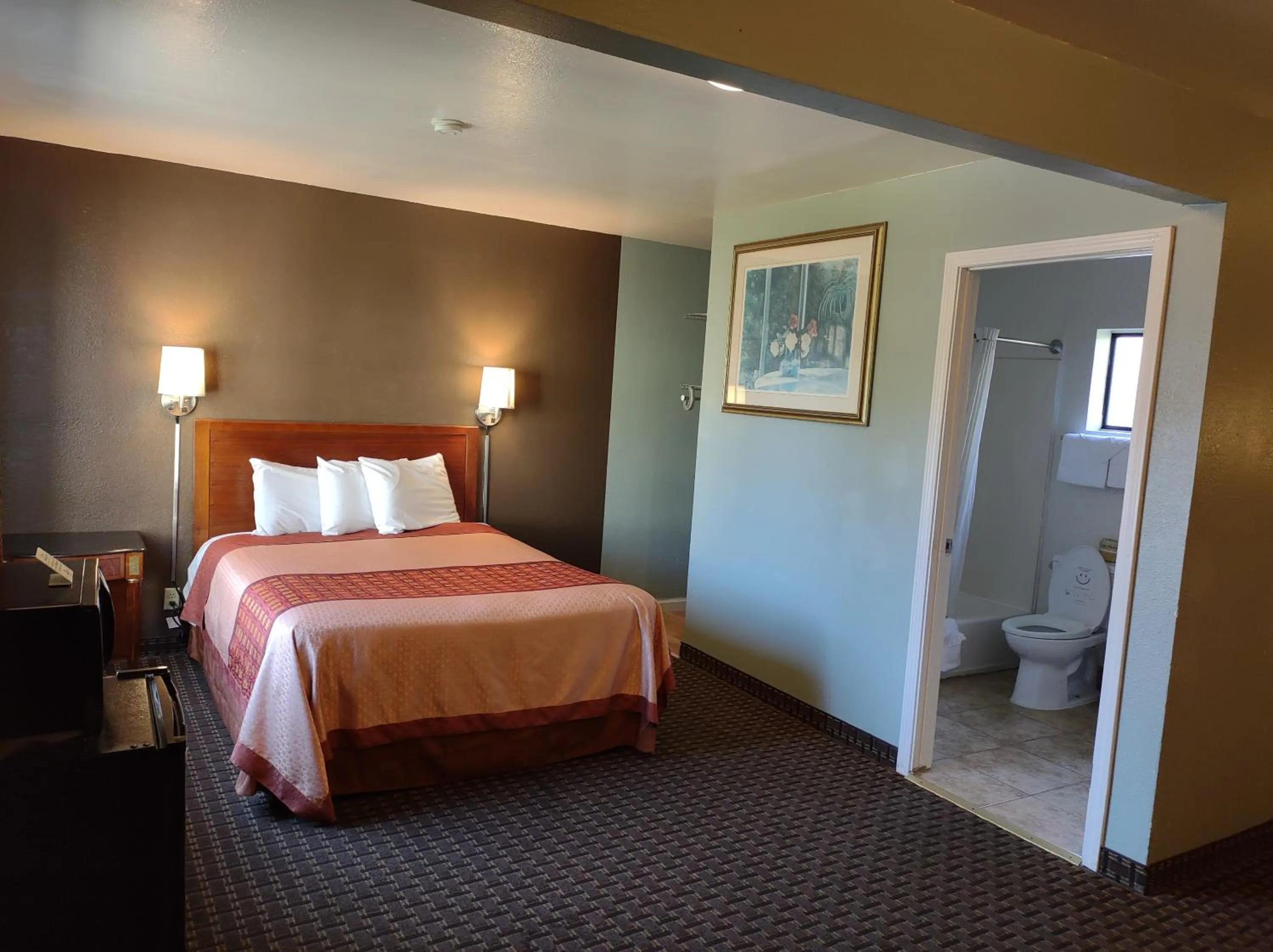 Bed in Economy Inn Richmond