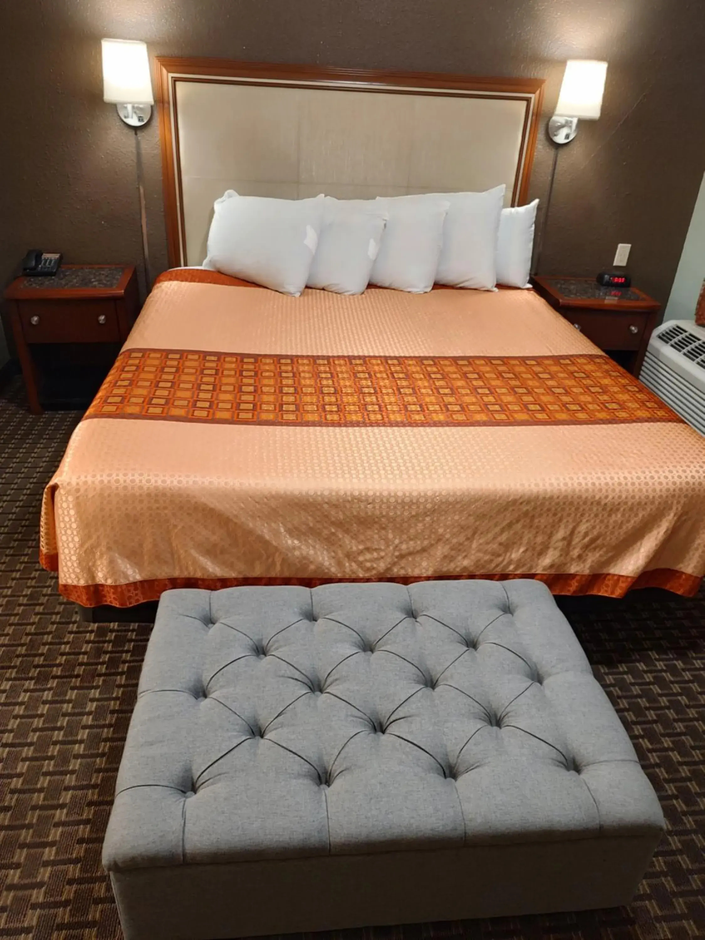 King Room - Non-Smoking in Economy Inn Richmond King Room - Non-Smoking in Economy Inn Richmond