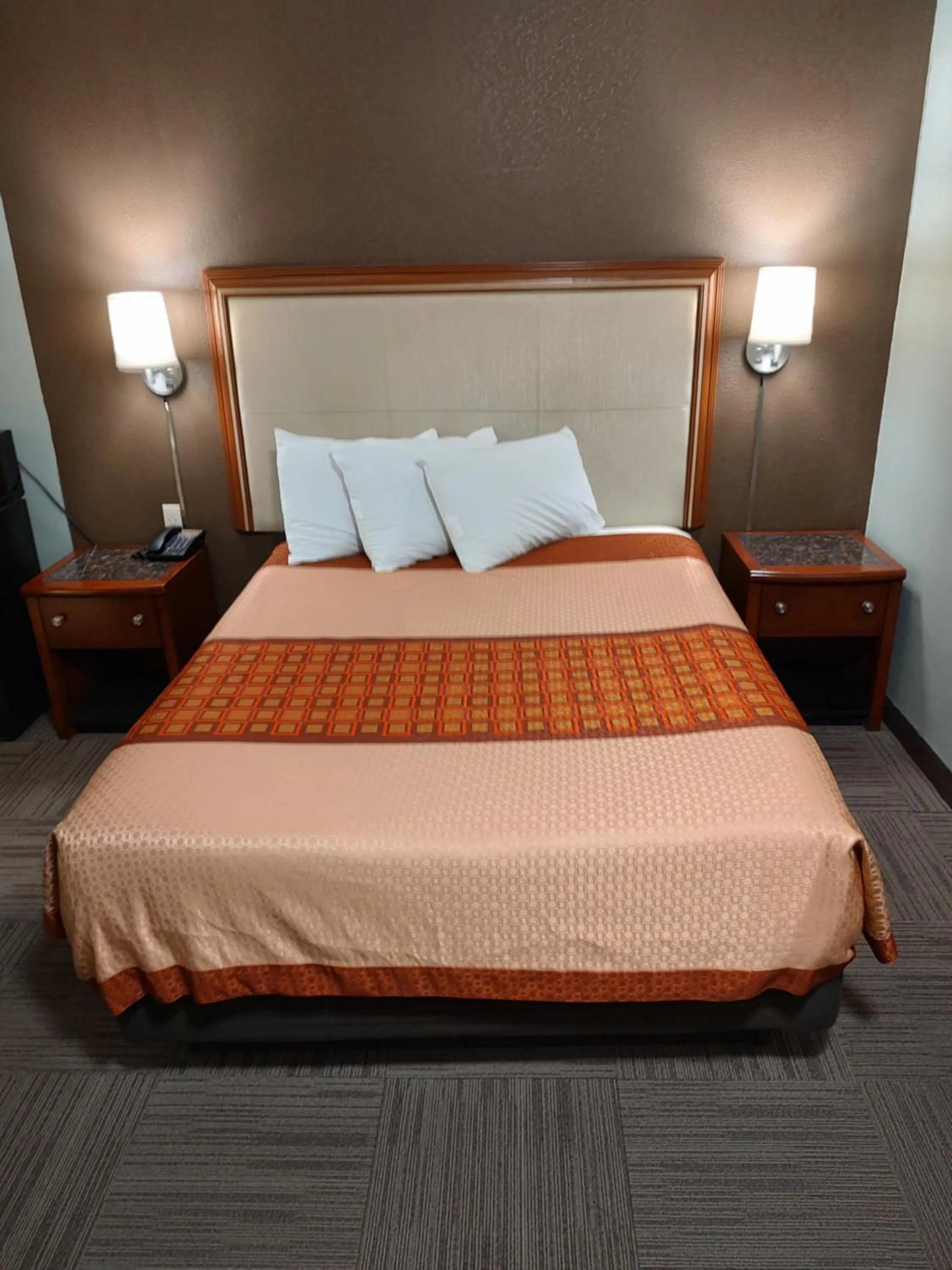 Bed in Economy Inn Richmond