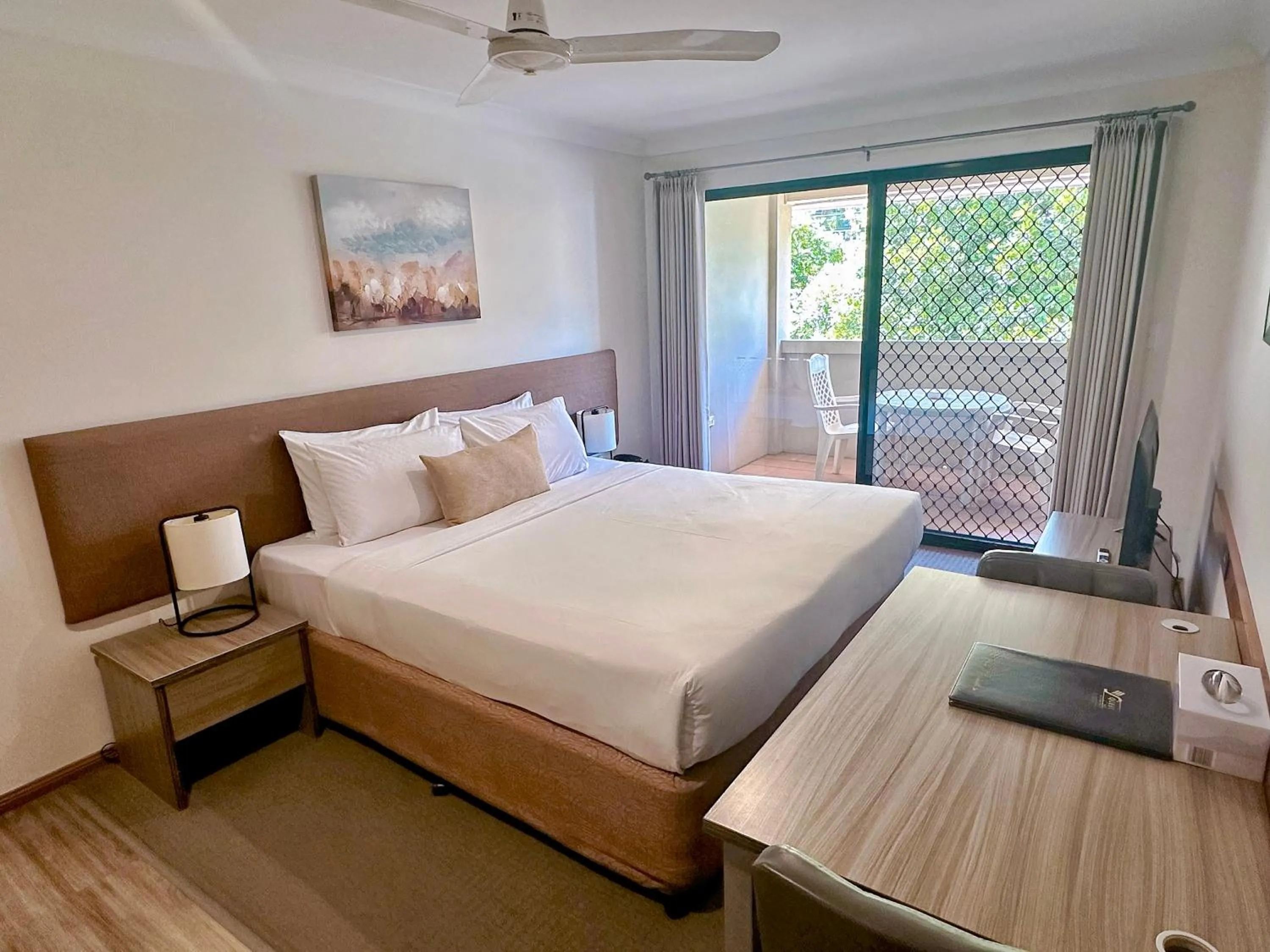 Bedroom, Bed in Quest Ascot