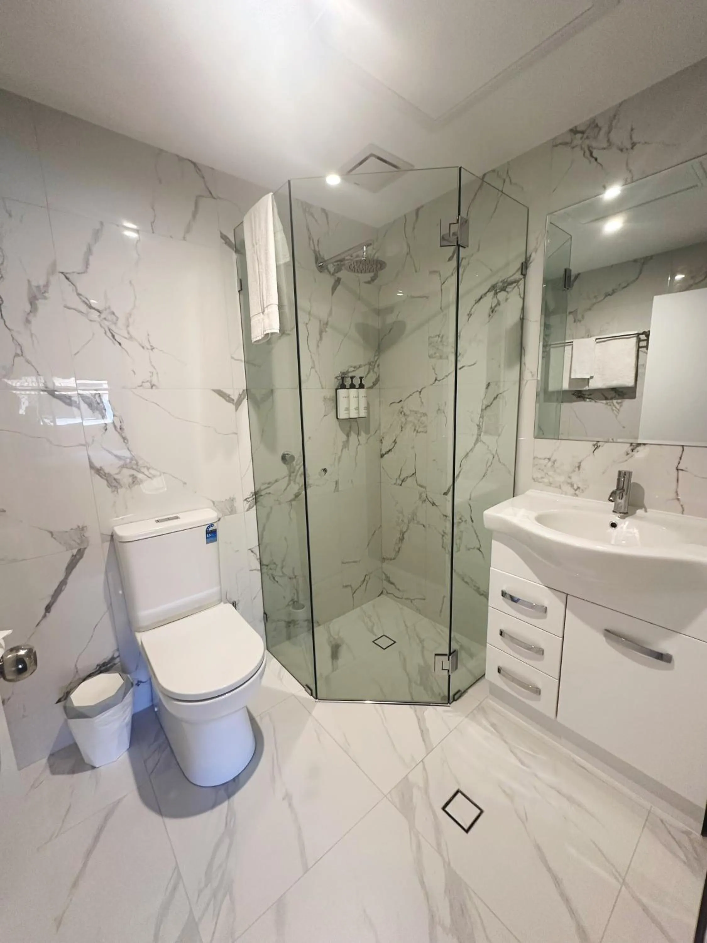 Shower in Quest Ascot