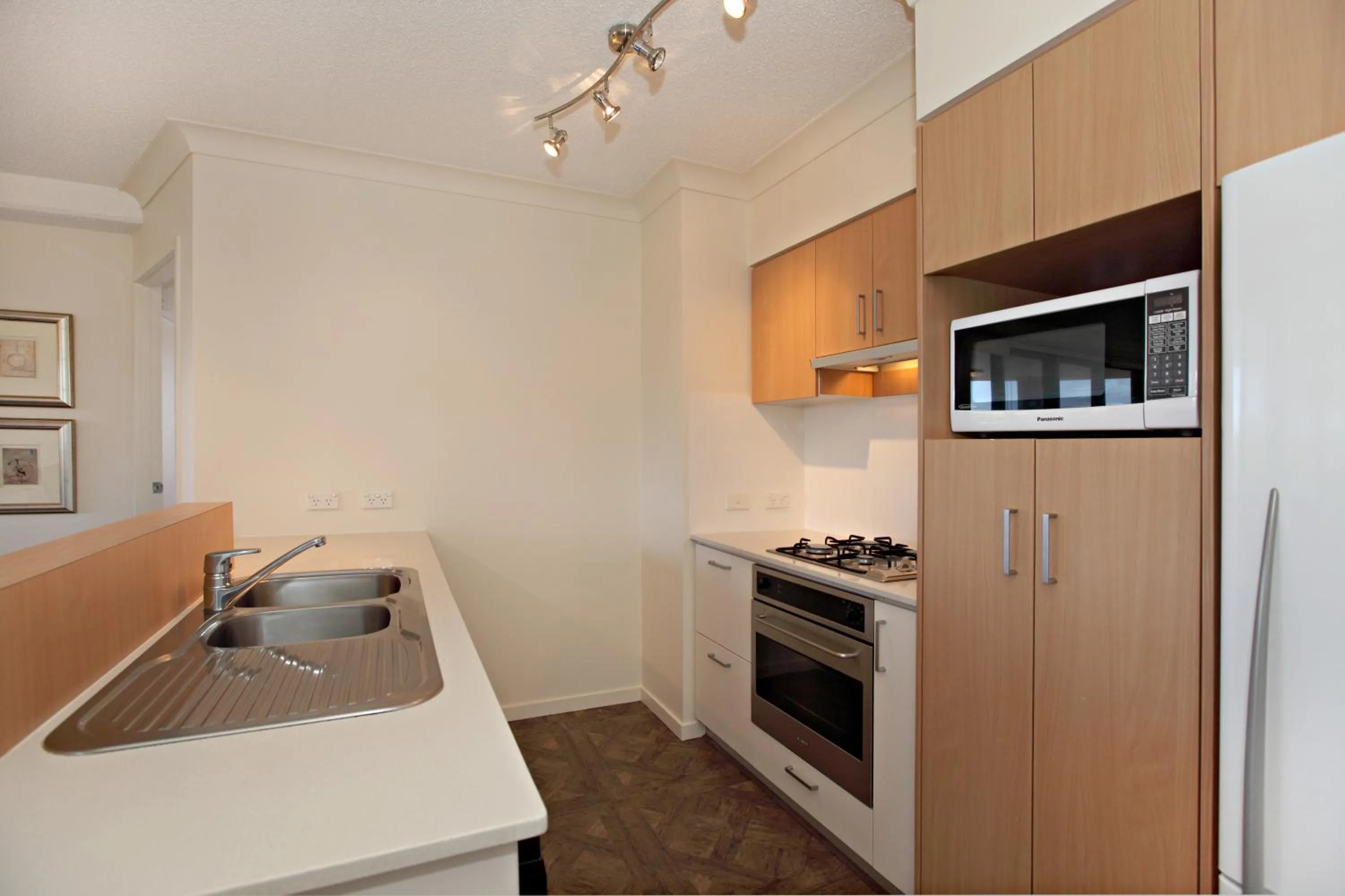 Kitchen or kitchenette in Inn on the Park Apartments