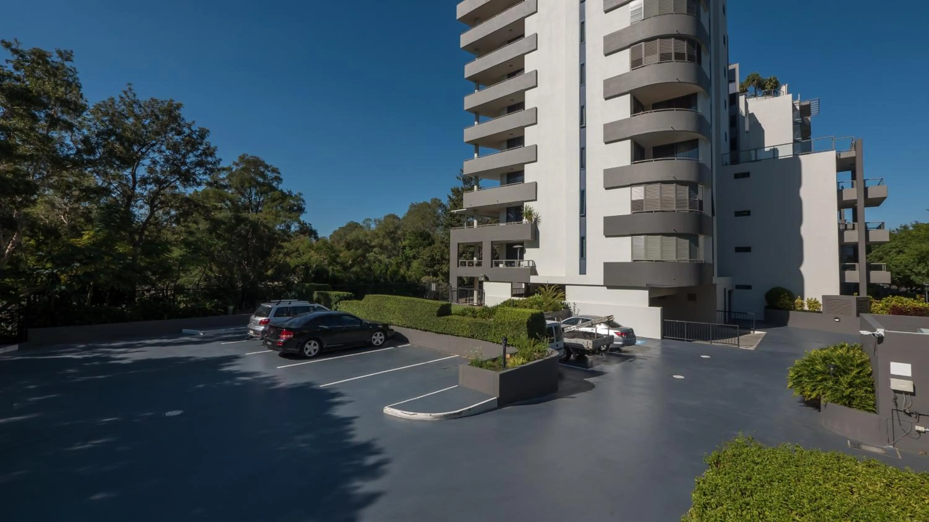 Property building in Inn on the Park Apartments