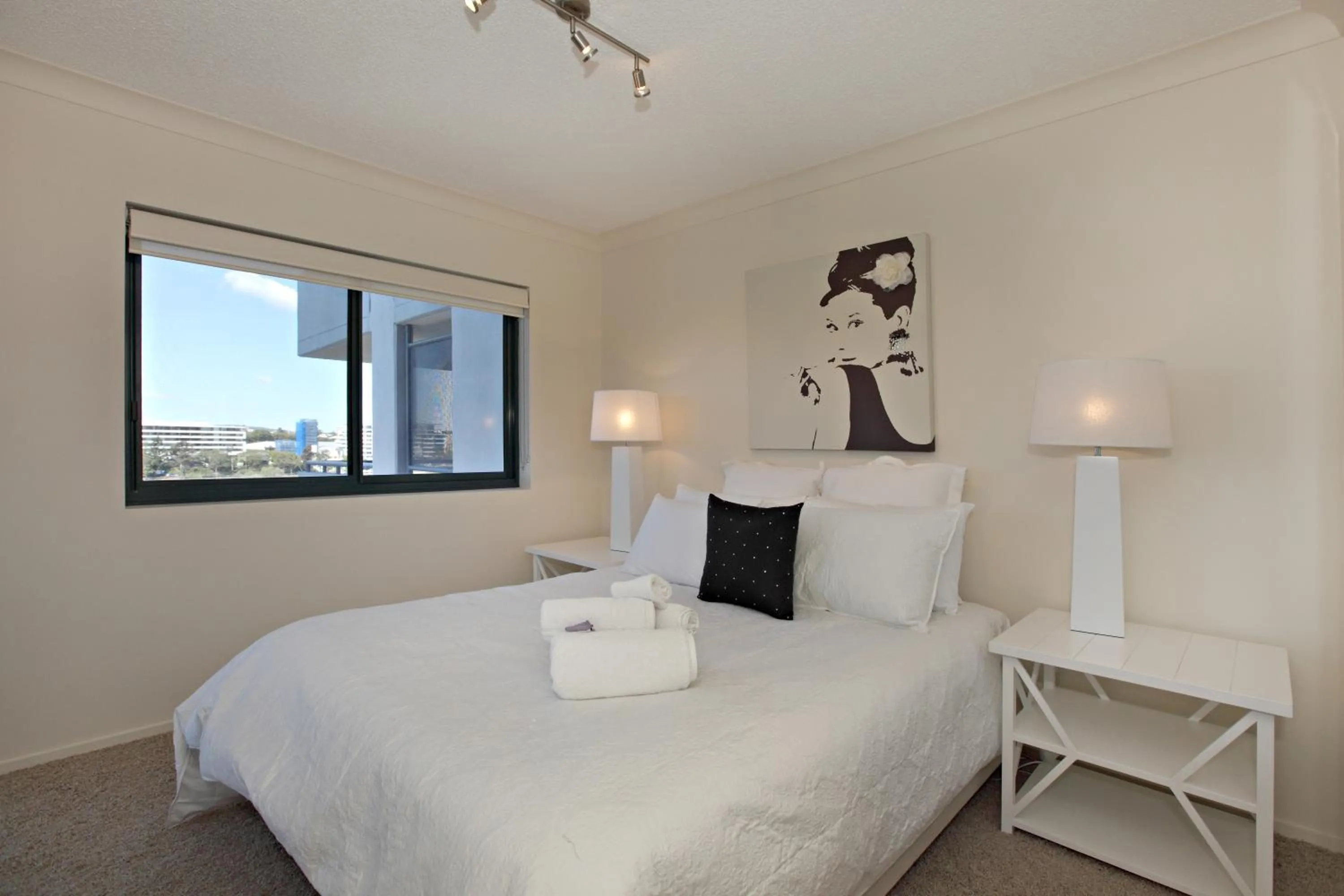 Bedroom, Bed in Inn on the Park Apartments