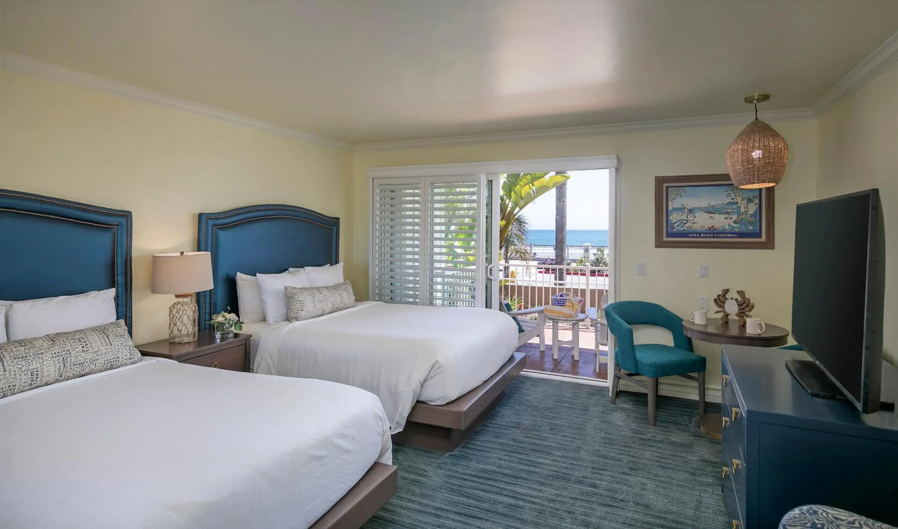 Queen Suite with Pool View in Avila Lighthouse Suites Queen Suite with Pool View in Avila Lighthouse Suites