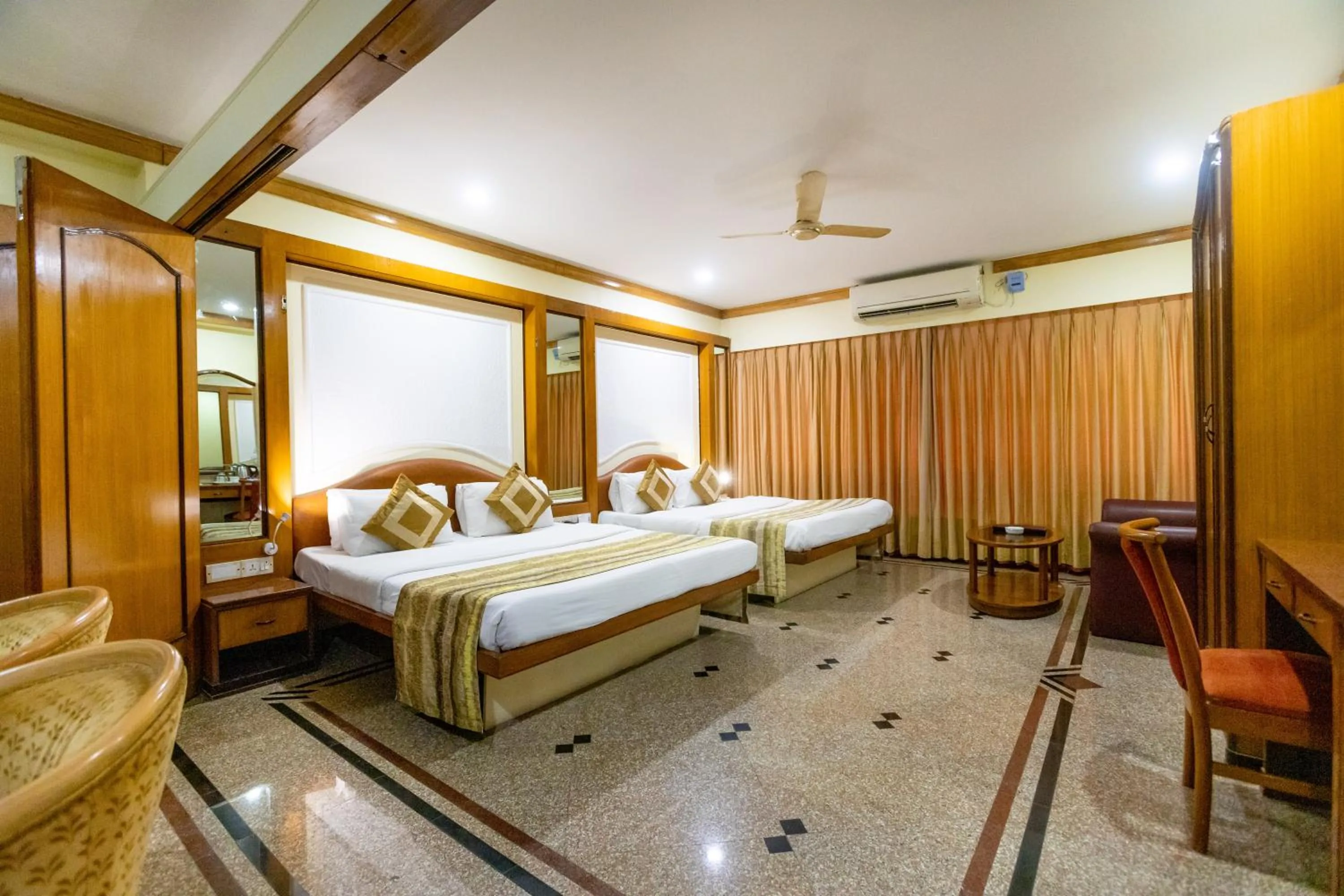 Bedroom, Bed in Garden Hotel