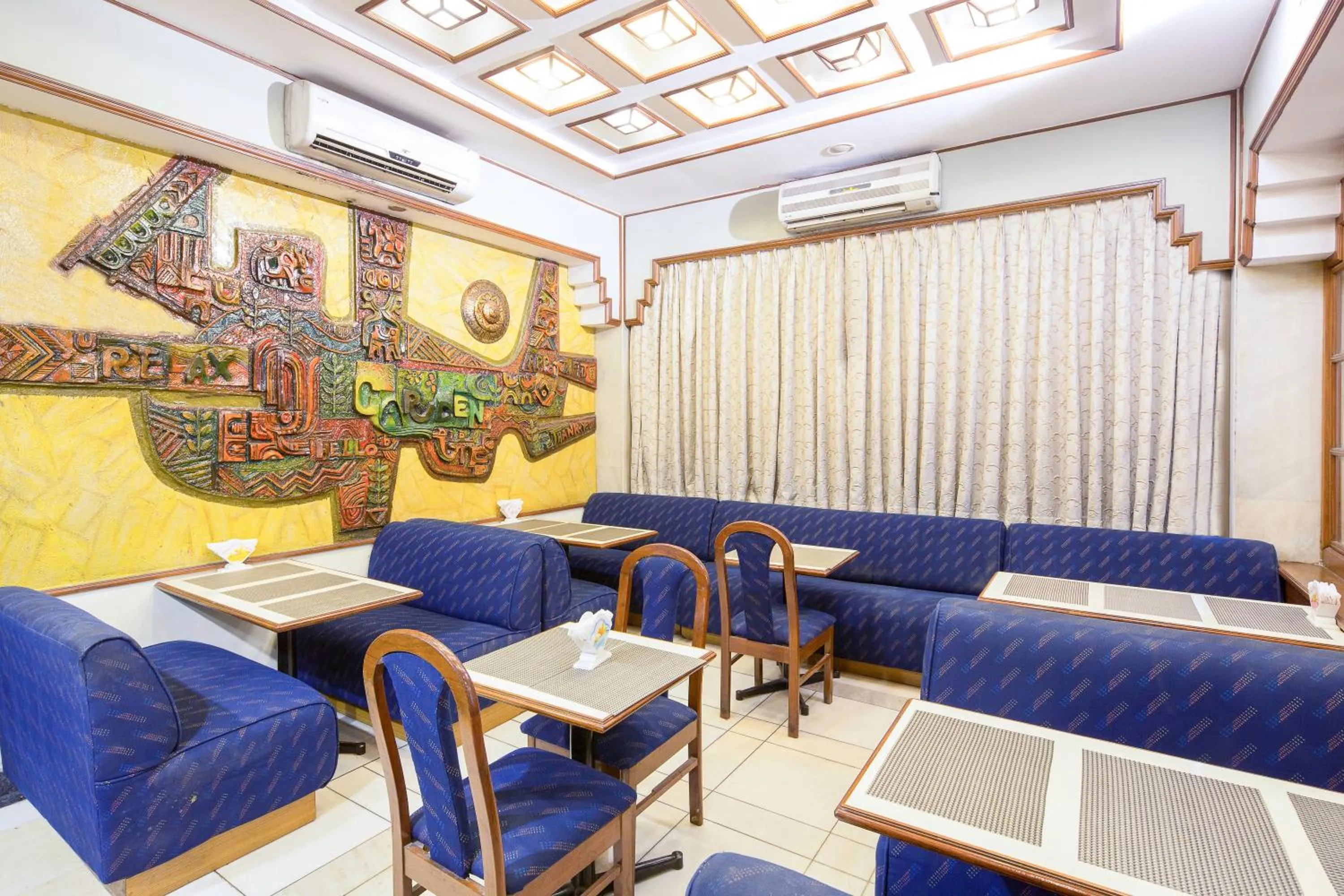 Restaurant/places to eat in Garden Hotel