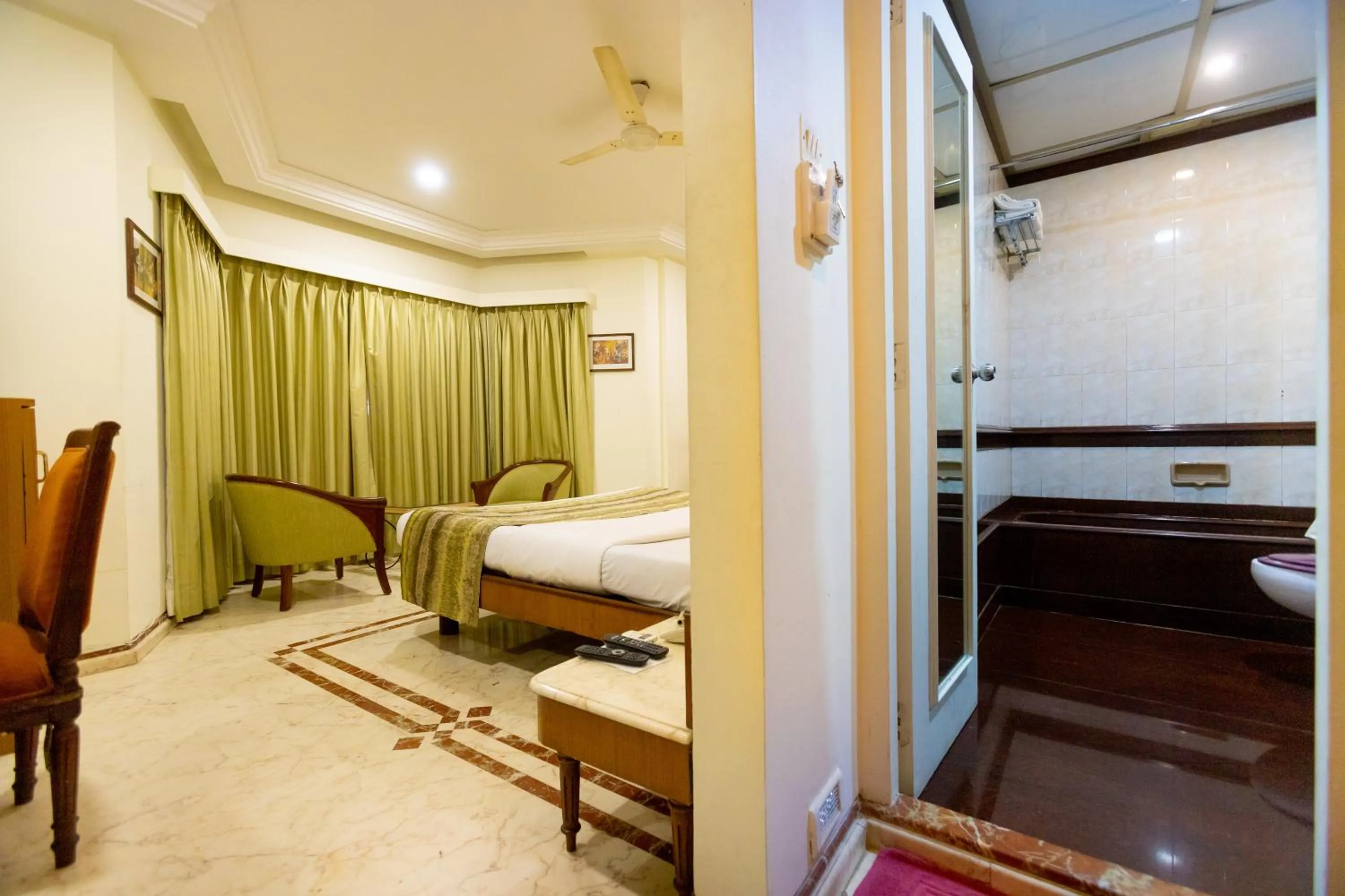 Bedroom, Bed in Garden Hotel