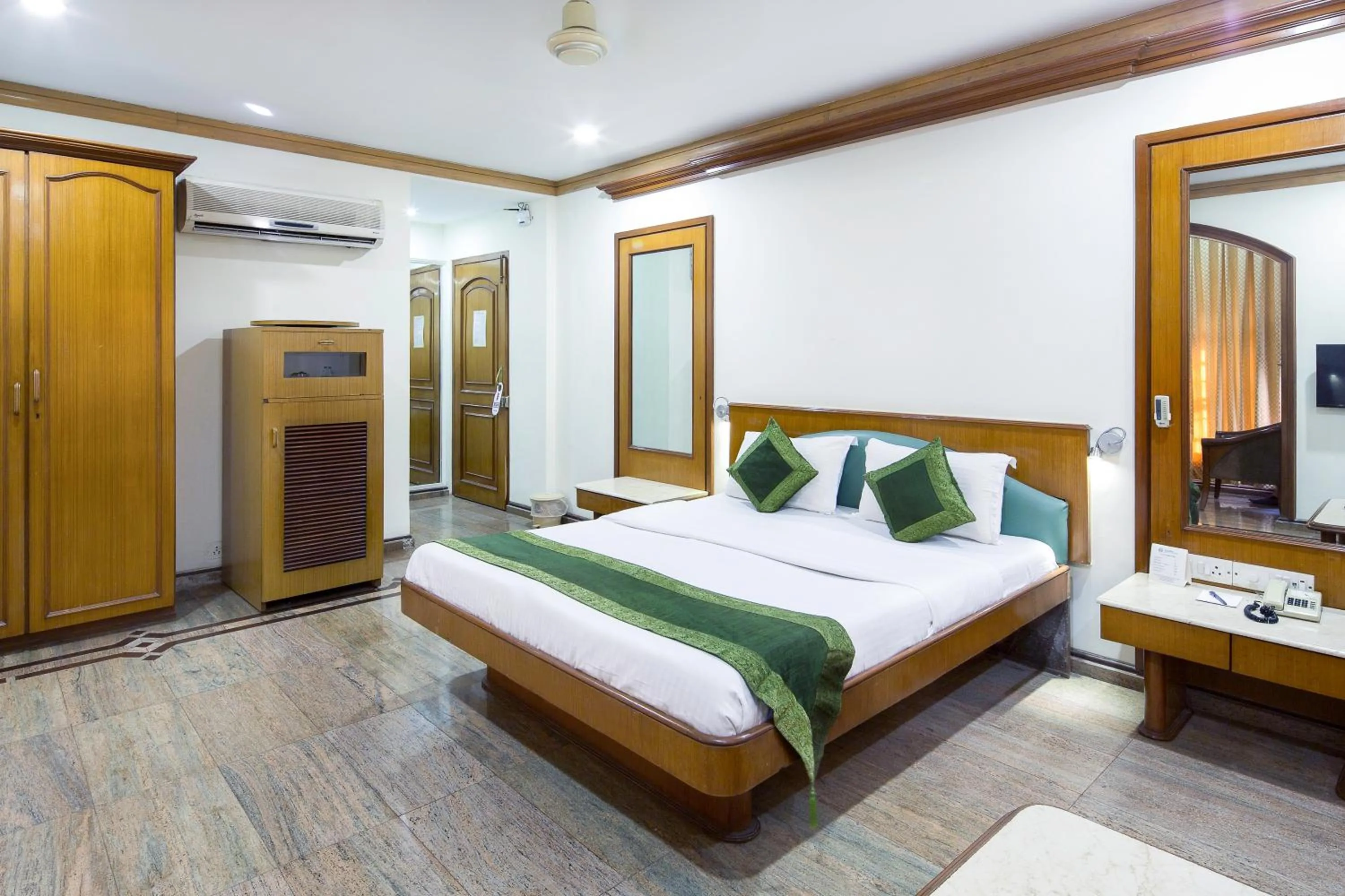 Bedroom, Bed in Garden Hotel