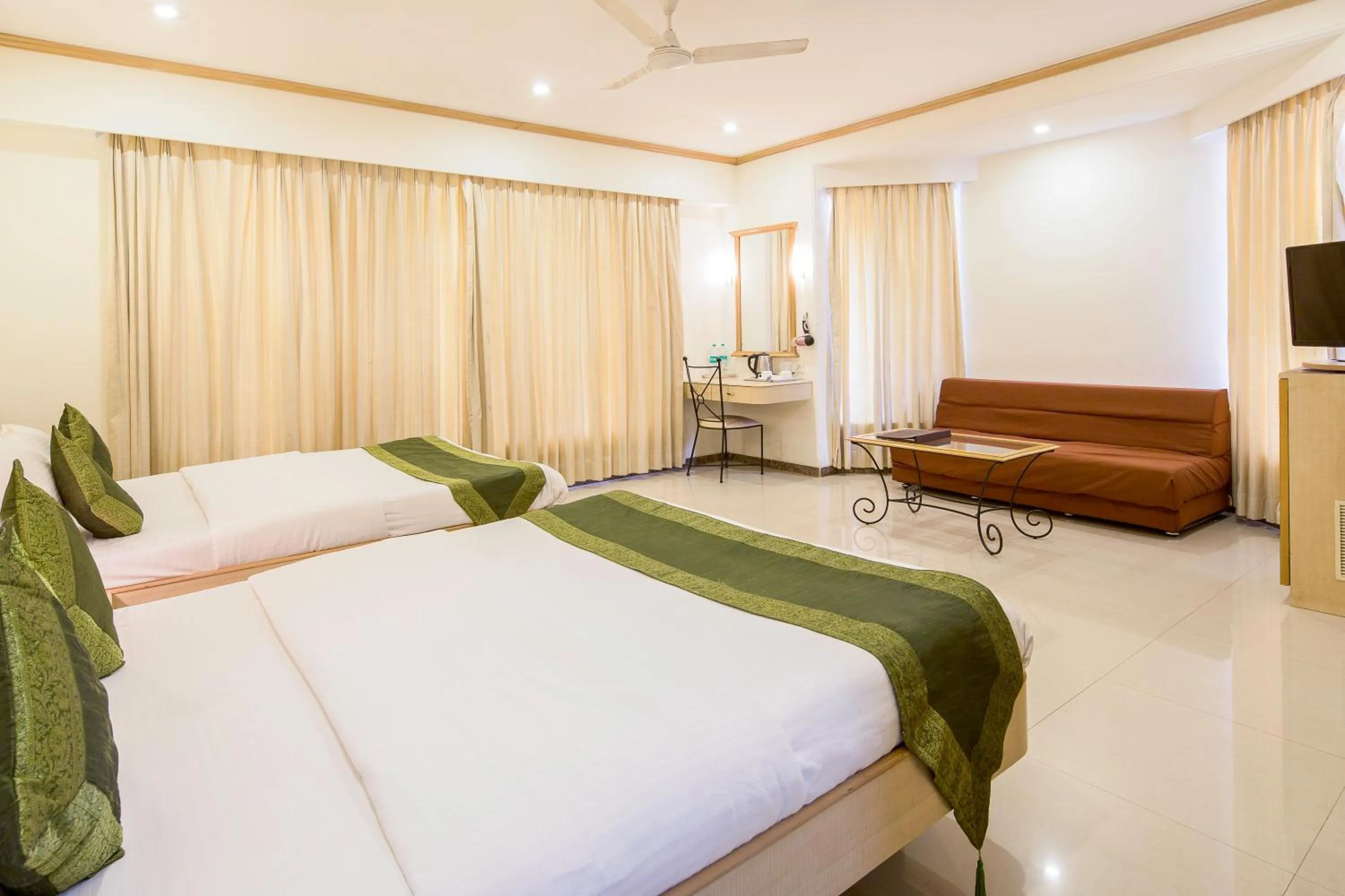 Bedroom, Bed in Garden Hotel