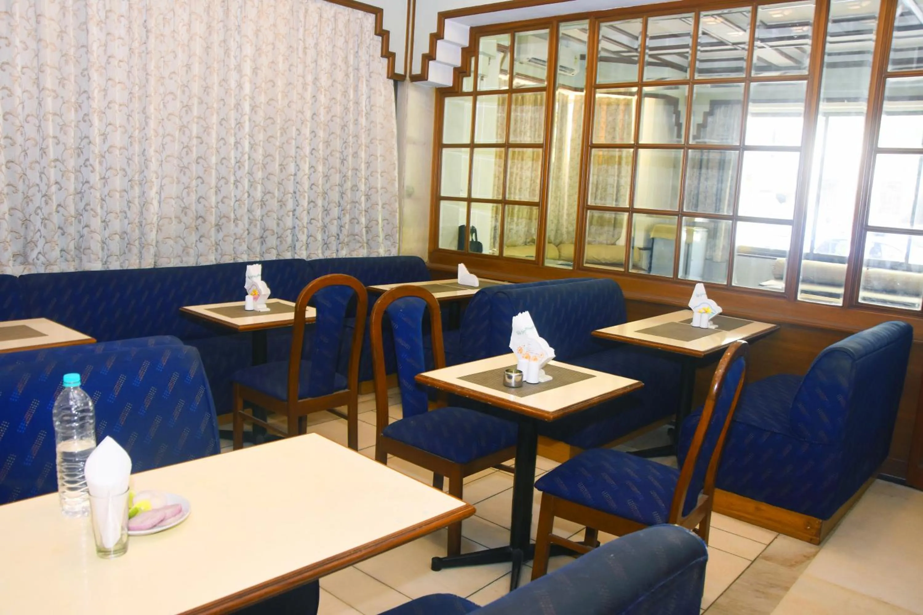 Restaurant/places to eat in Garden Hotel