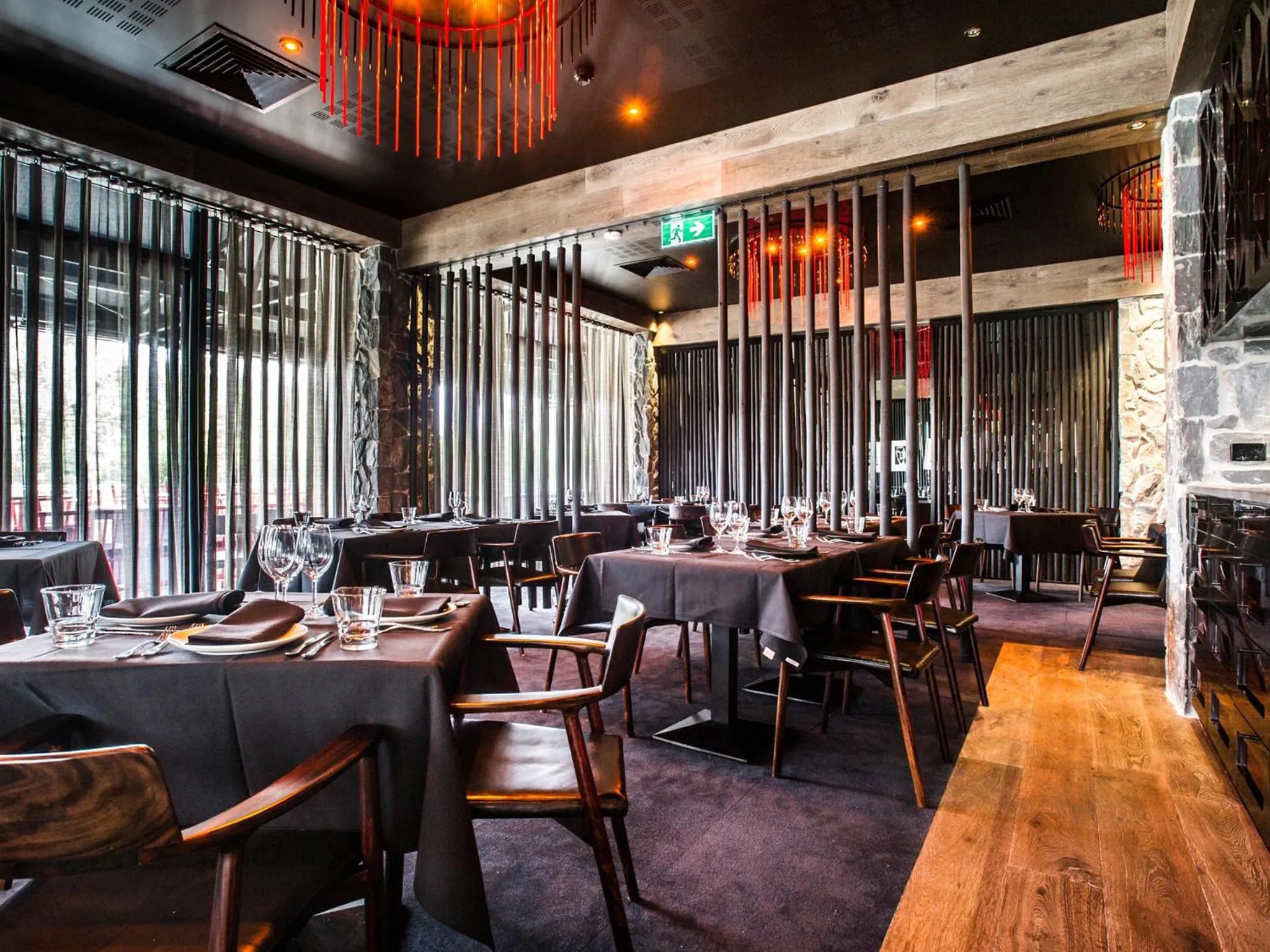 Restaurant/places to eat in Hotel Realm