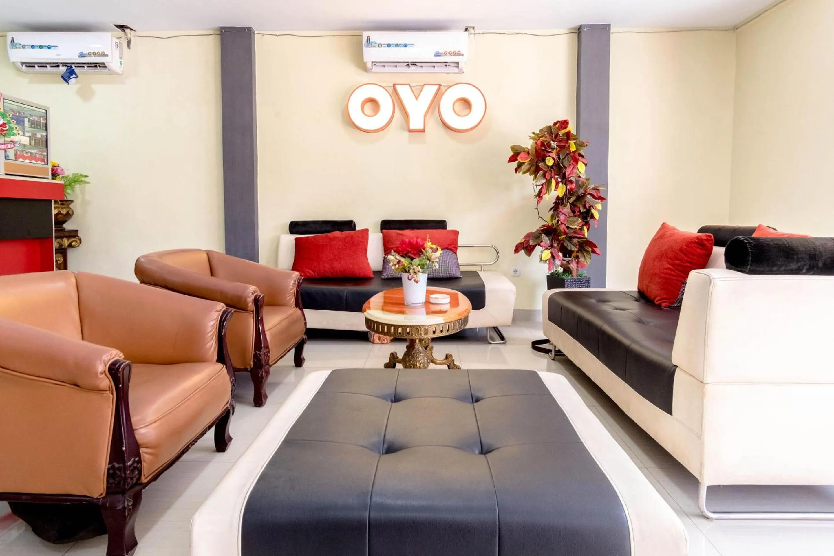 Lobby or reception in Hotel O Helvetia Residence