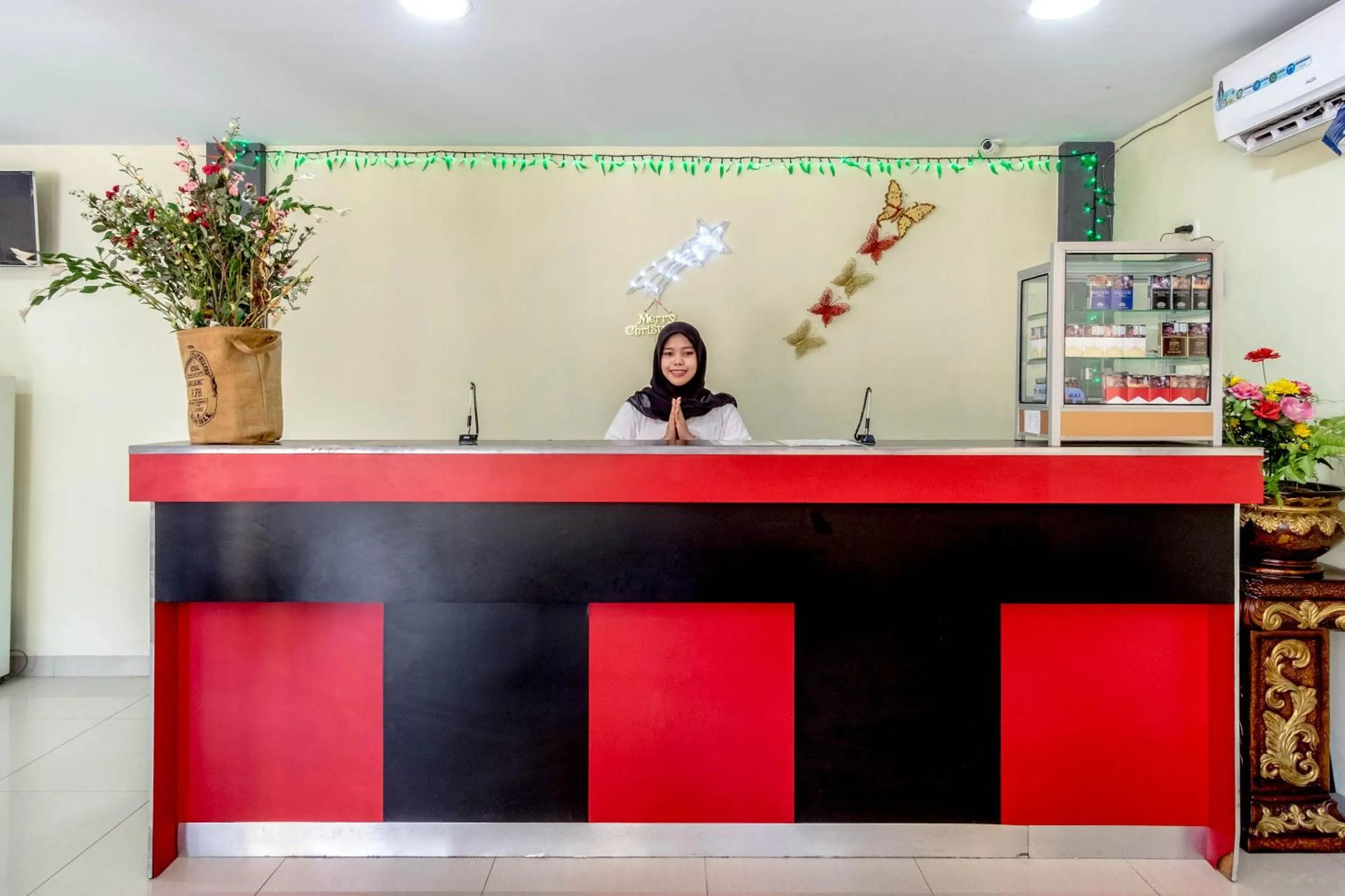 Lobby or reception in Hotel O Helvetia Residence