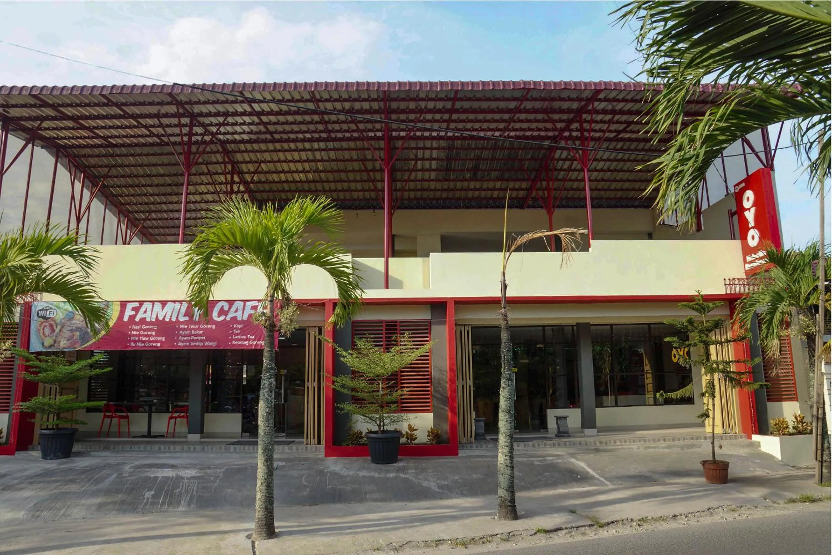 Facade/entrance in Hotel O Helvetia Residence