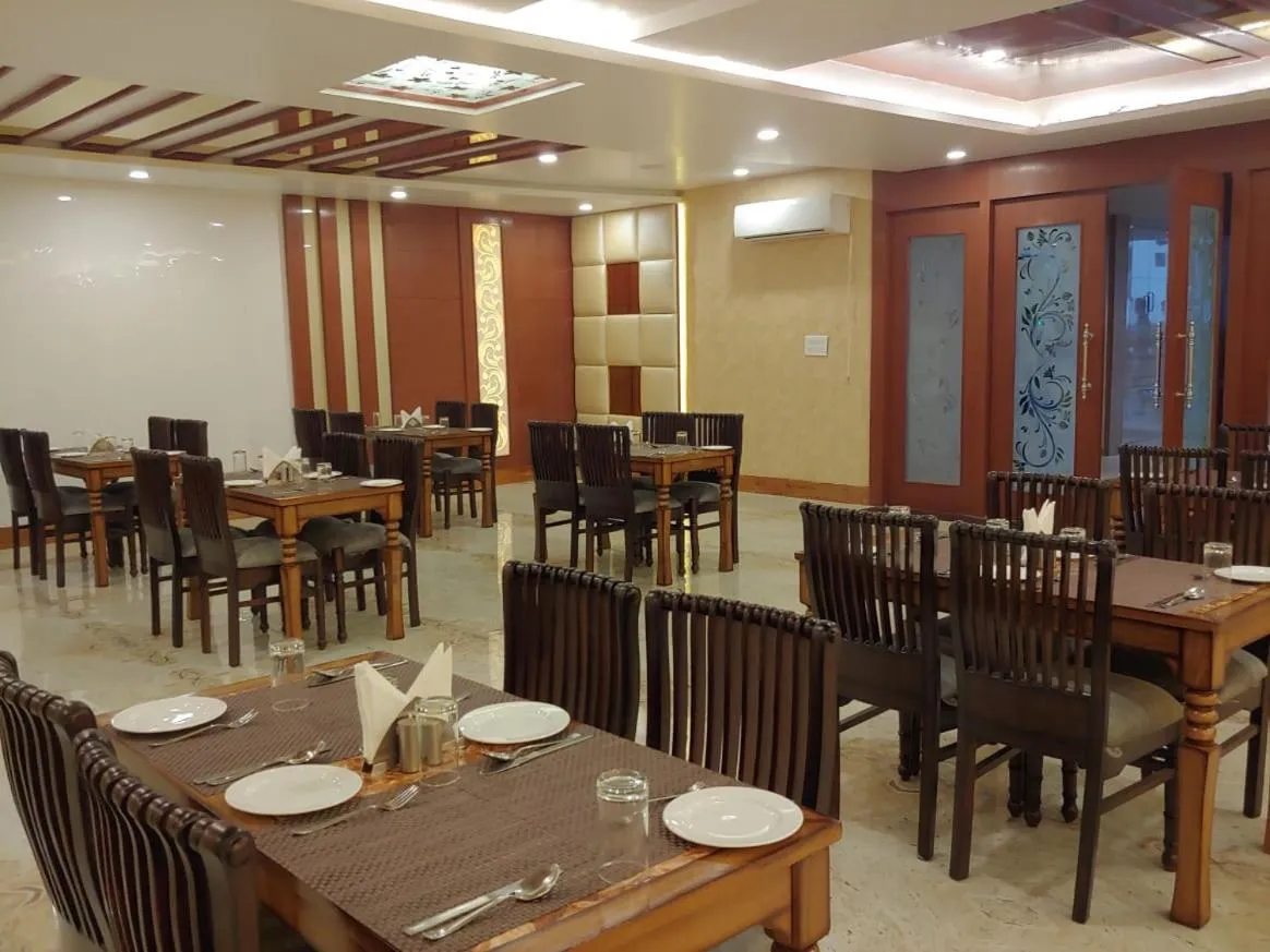 Restaurant/places to eat in HOTEL SHIVOY GRAND