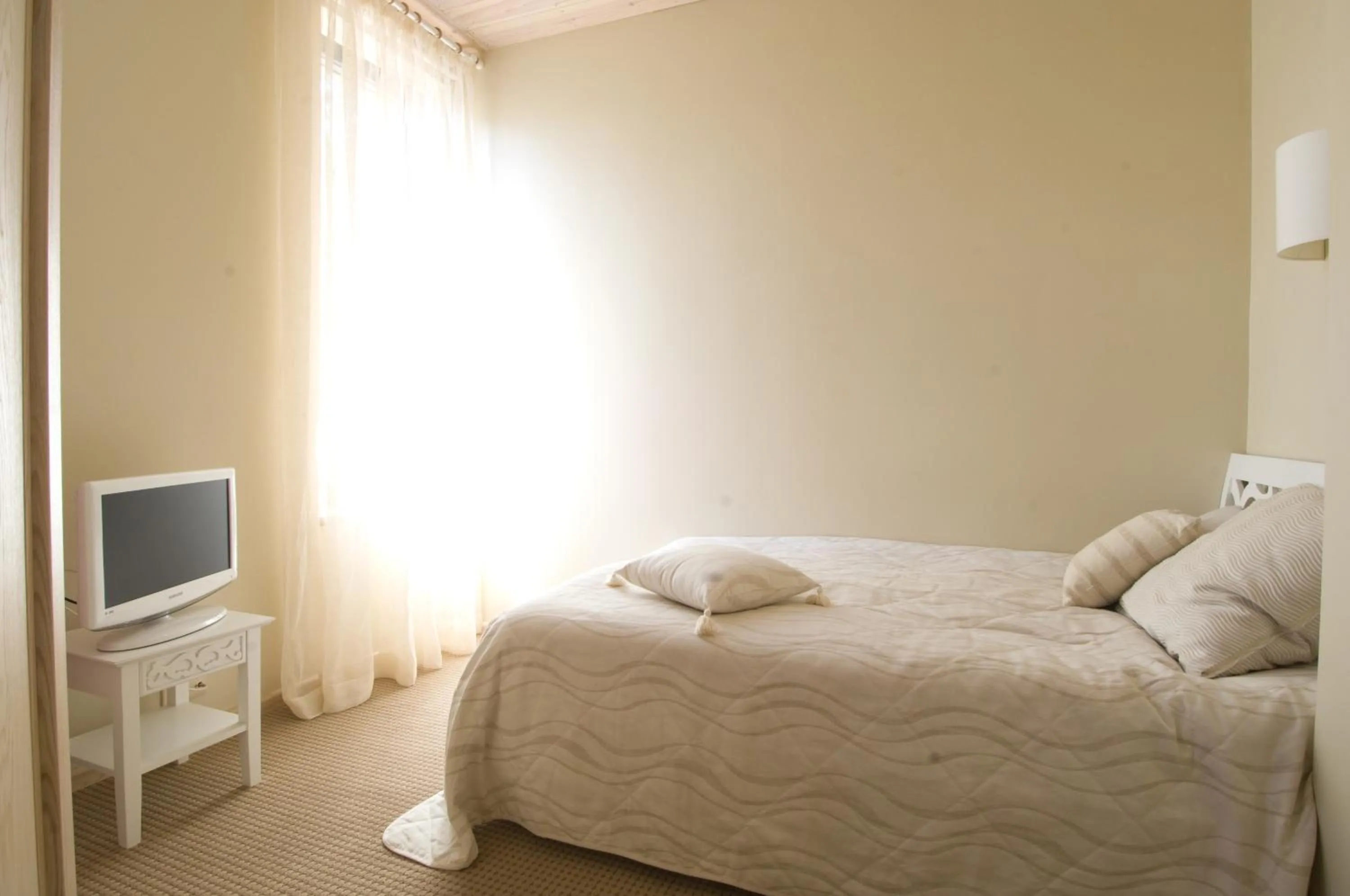 Bedroom, Bed in Reinis