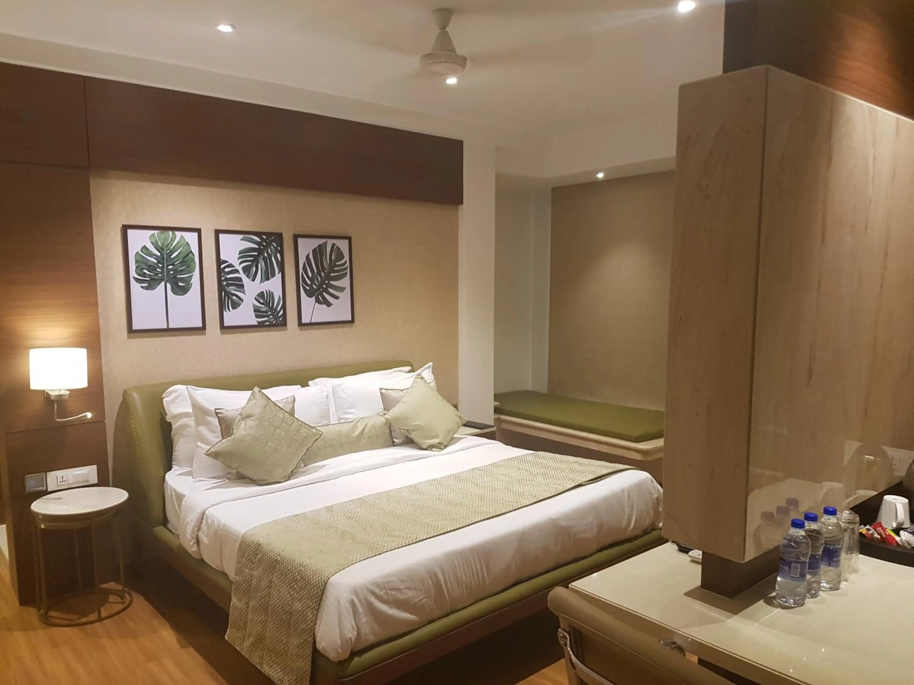 Bed in Hotel Suncity Apollo - Gateway Of India