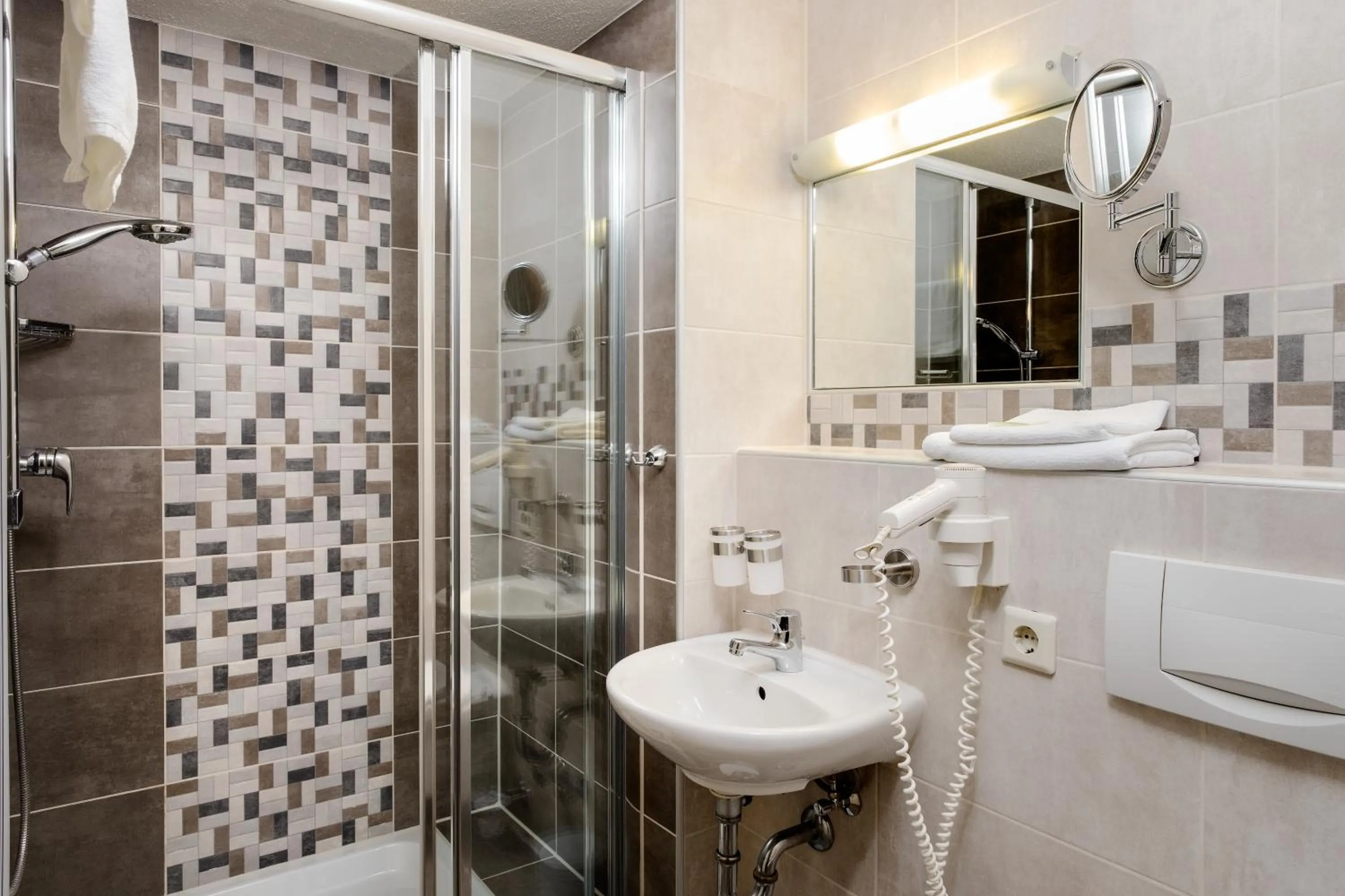 Shower in Hotel Meyerhof