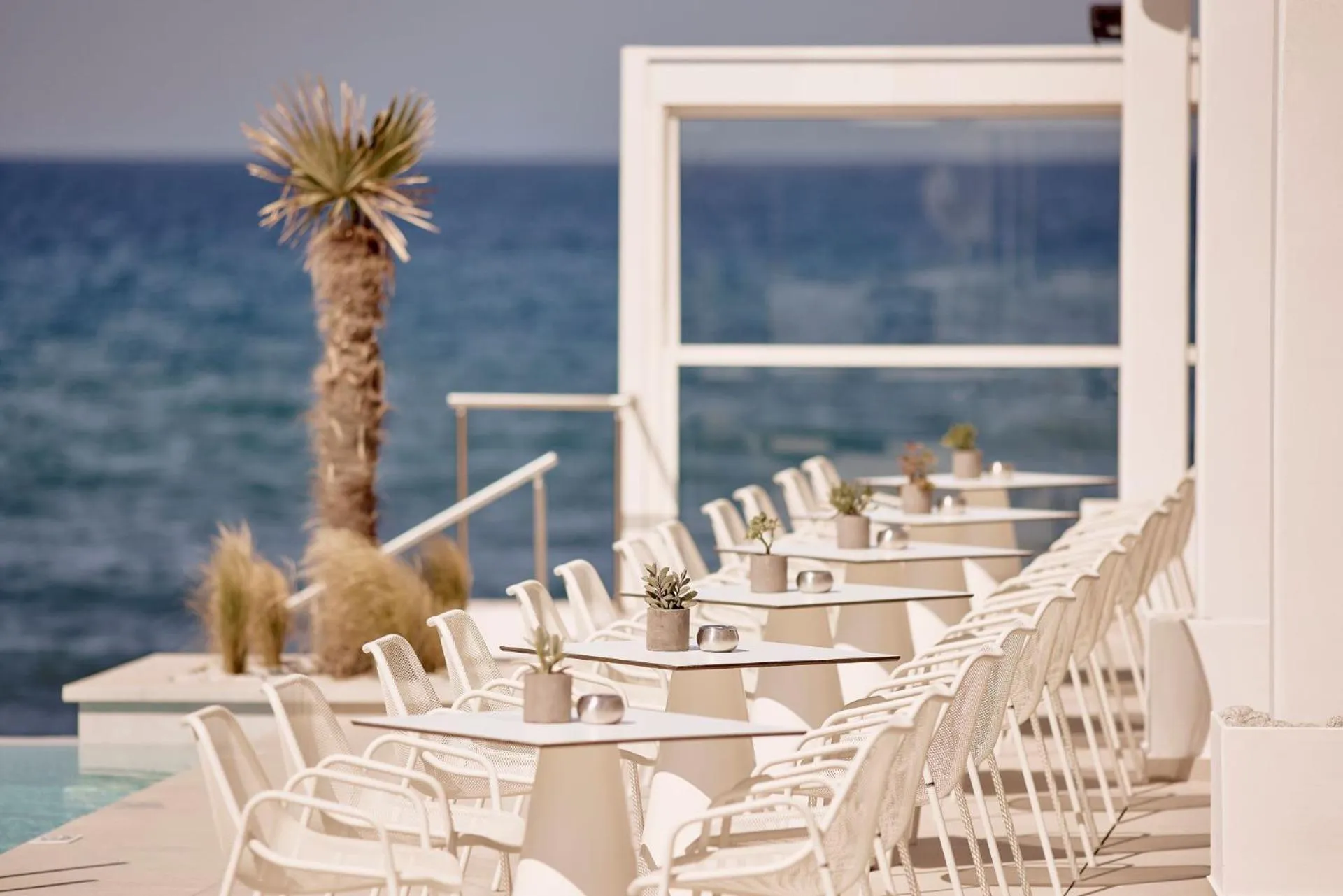 Restaurant/places to eat in Kantouni Beach Boutique Hotel