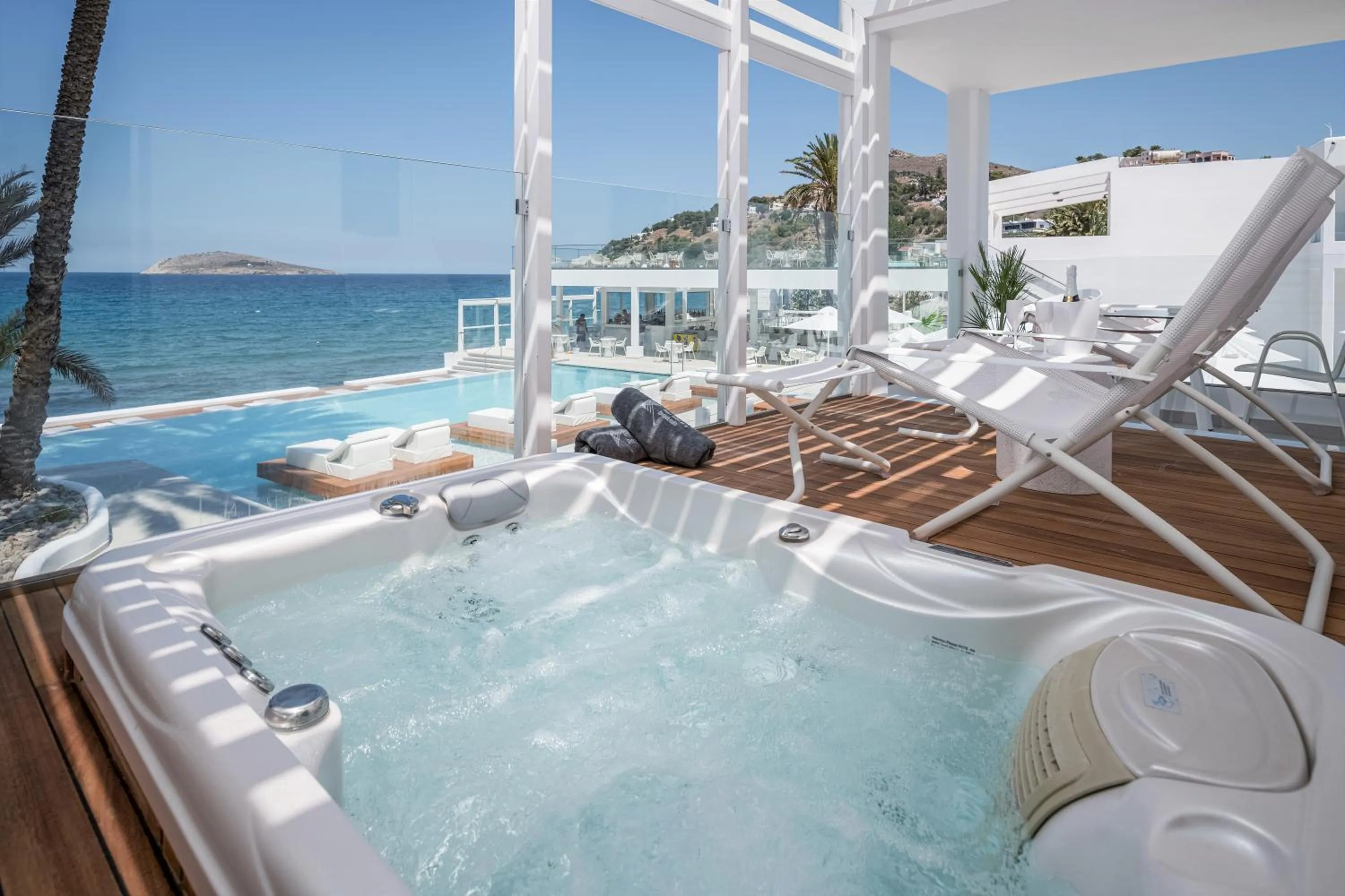 Hot Tub in Kantouni Beach Boutique Hotel