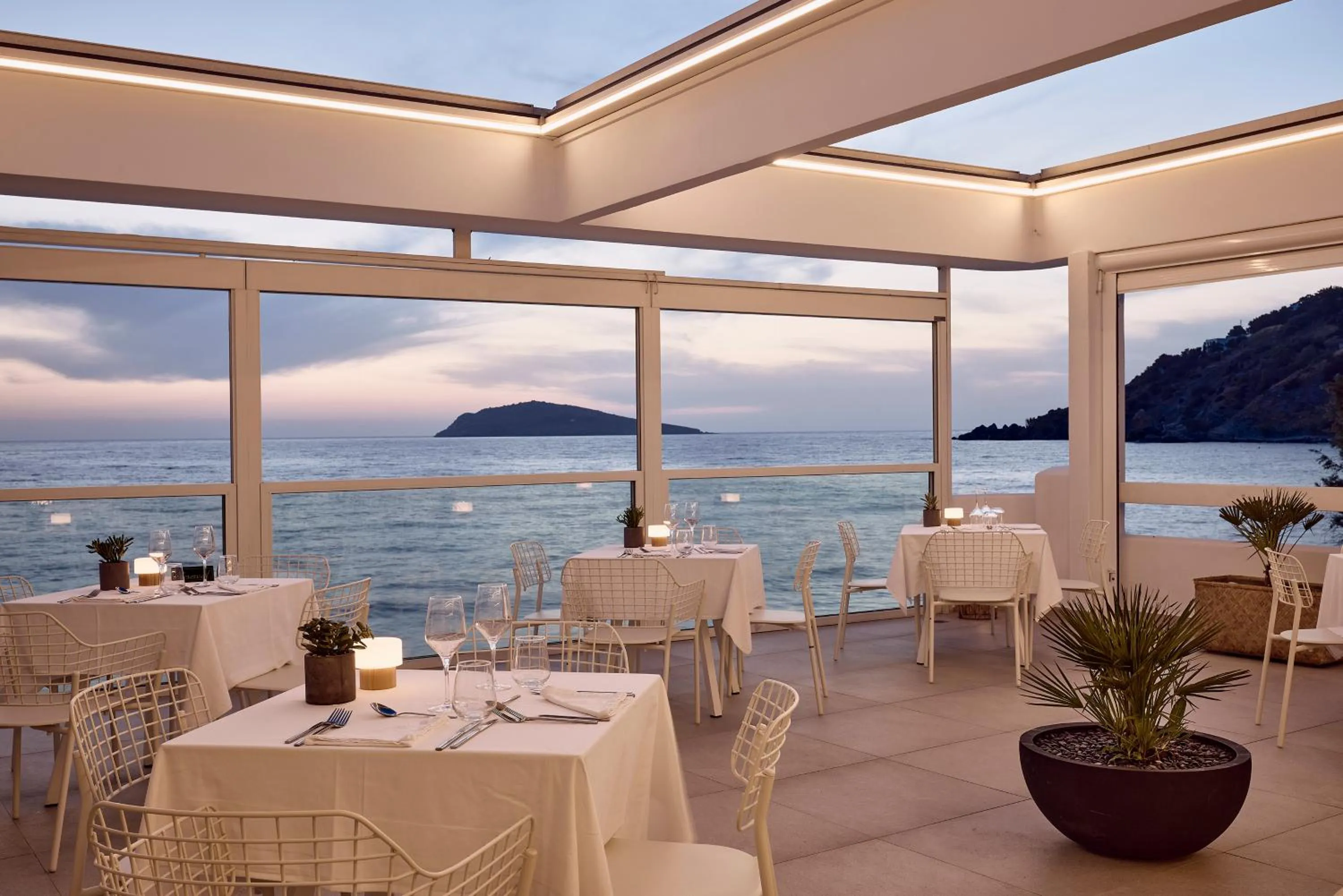 Dining area in Kantouni Beach Boutique Hotel
