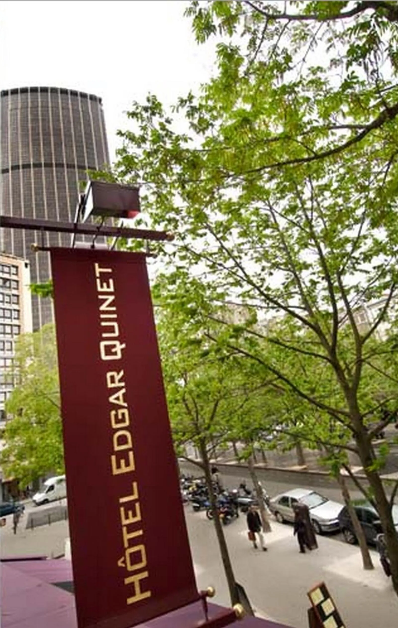 Property building in Hôtel Edgar Quinet