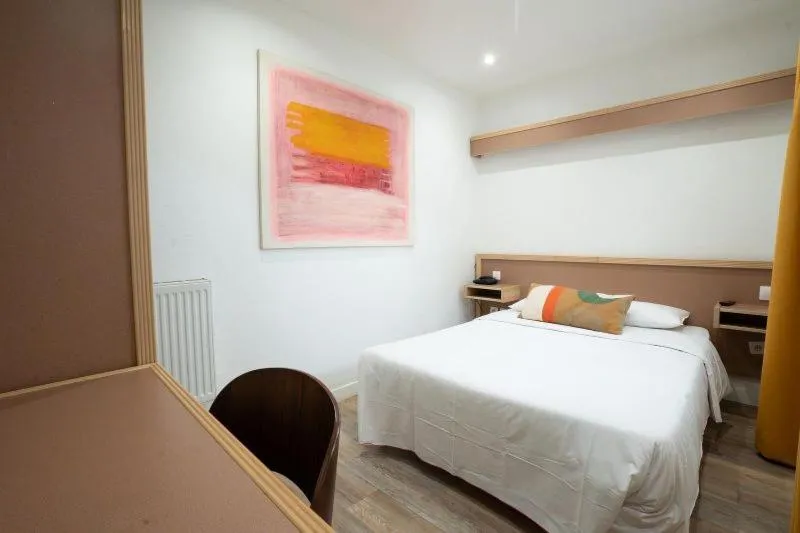 Bed in Hôtel Edgar Quinet