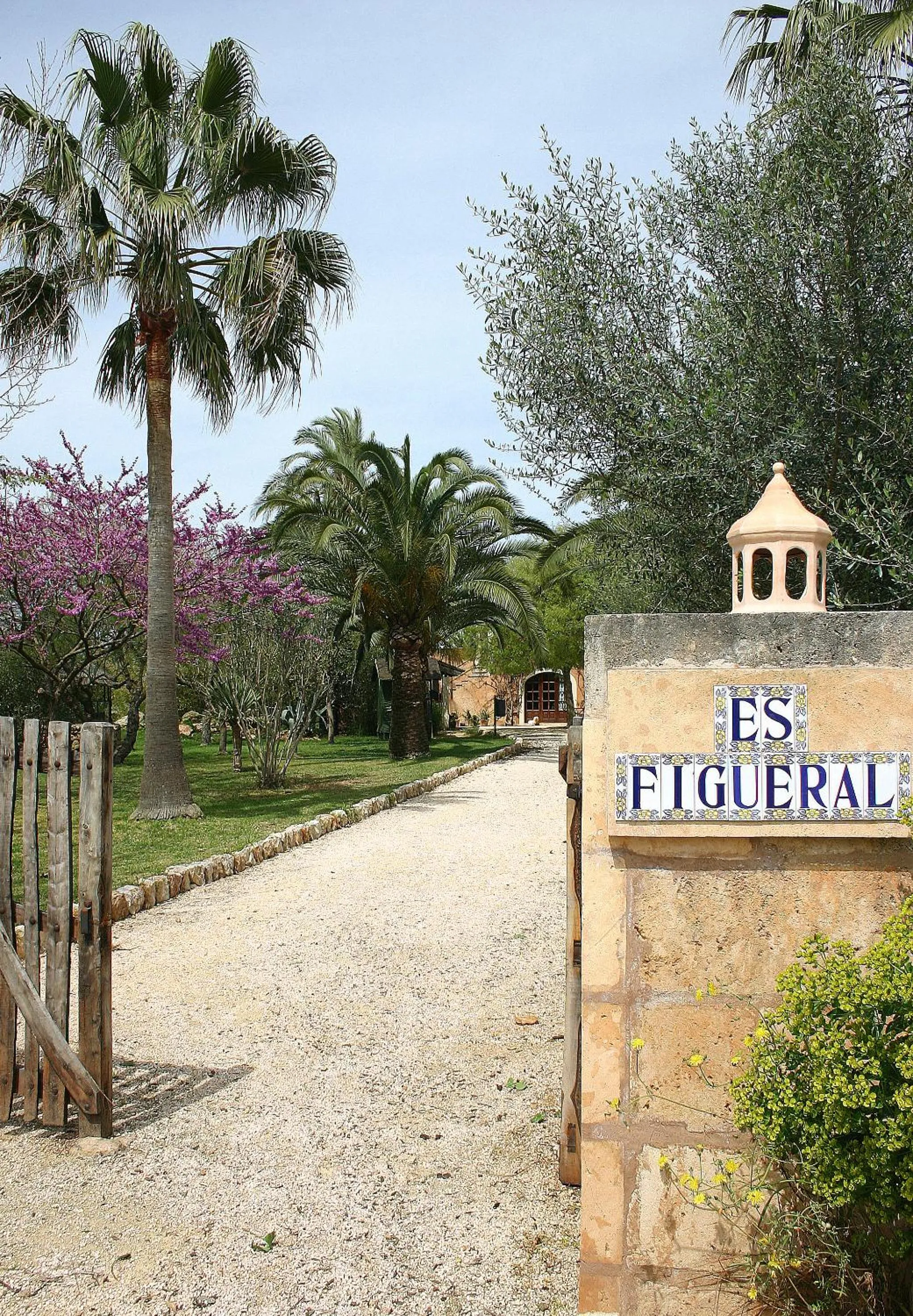 Facade/entrance in Petit Hotel Es Figueral
