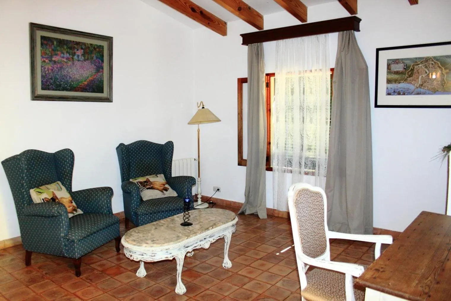 Seating area in Petit Hotel Es Figueral