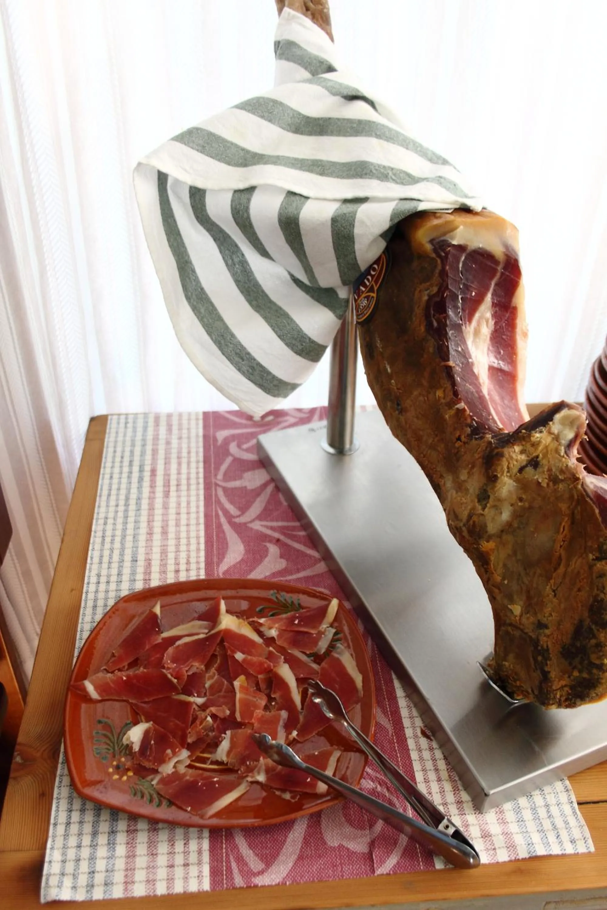 Food and drinks in Petit Hotel Es Figueral